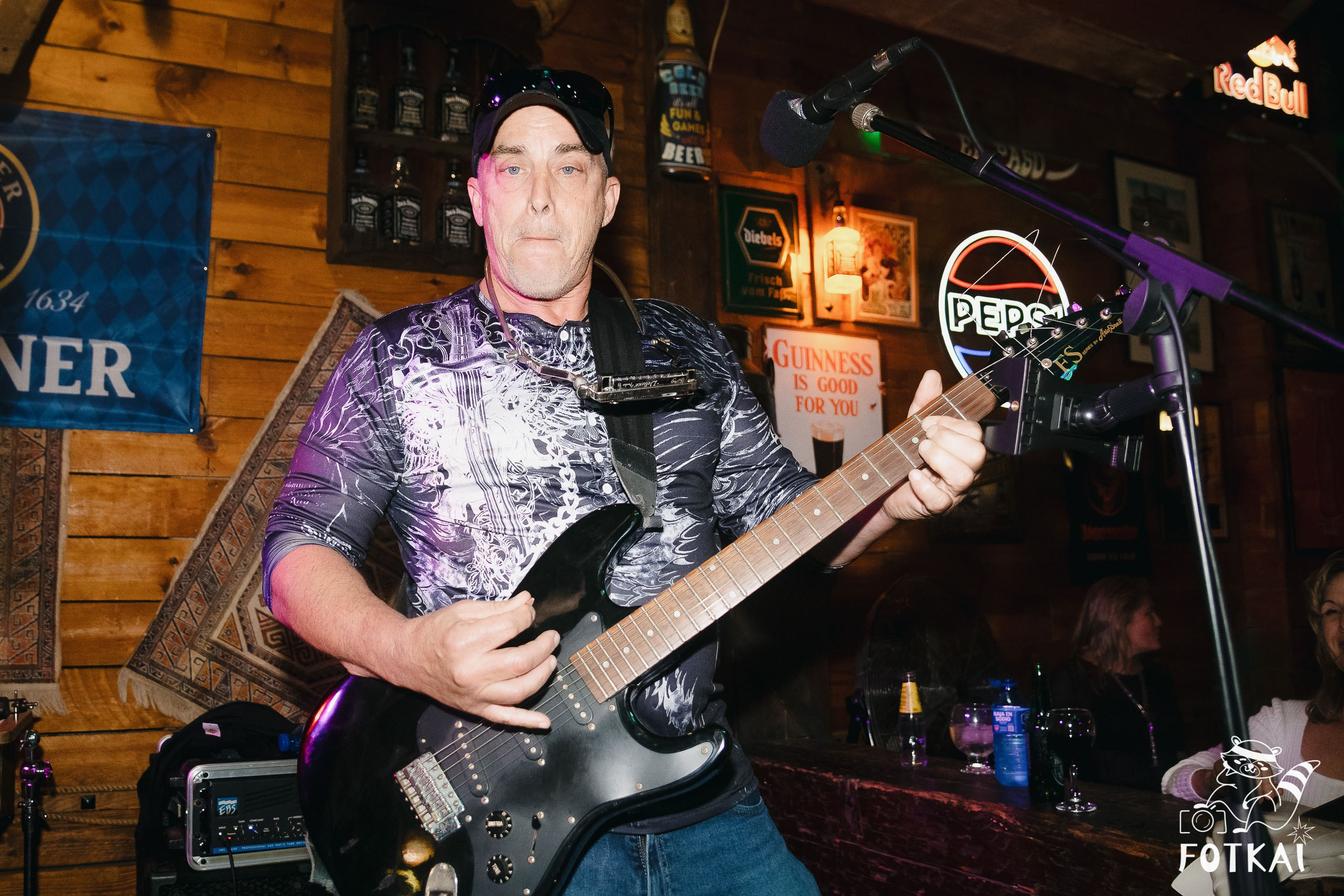 Фоторепортаж JAM Night в El Paso Bar, Torrevieja — живая музыка и атмосфера Коста-Бланки | FOTKAI