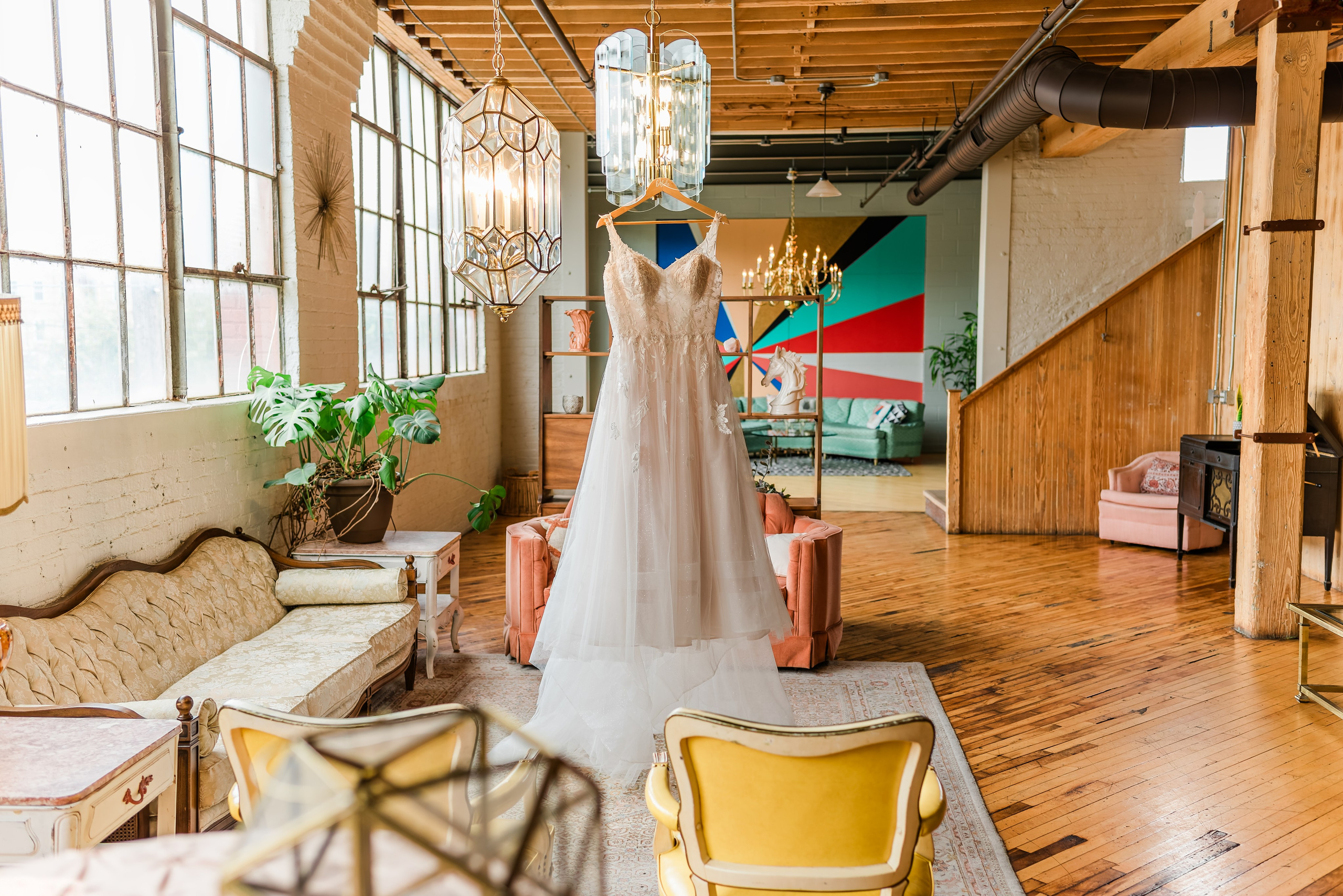 Bold & Eclectic Wedding at The Cheney Place | Grand Rapids Wedding Photographer. Alexandria Danielle Photography | Fort Wayne & Indianapolis Wedding Photographer