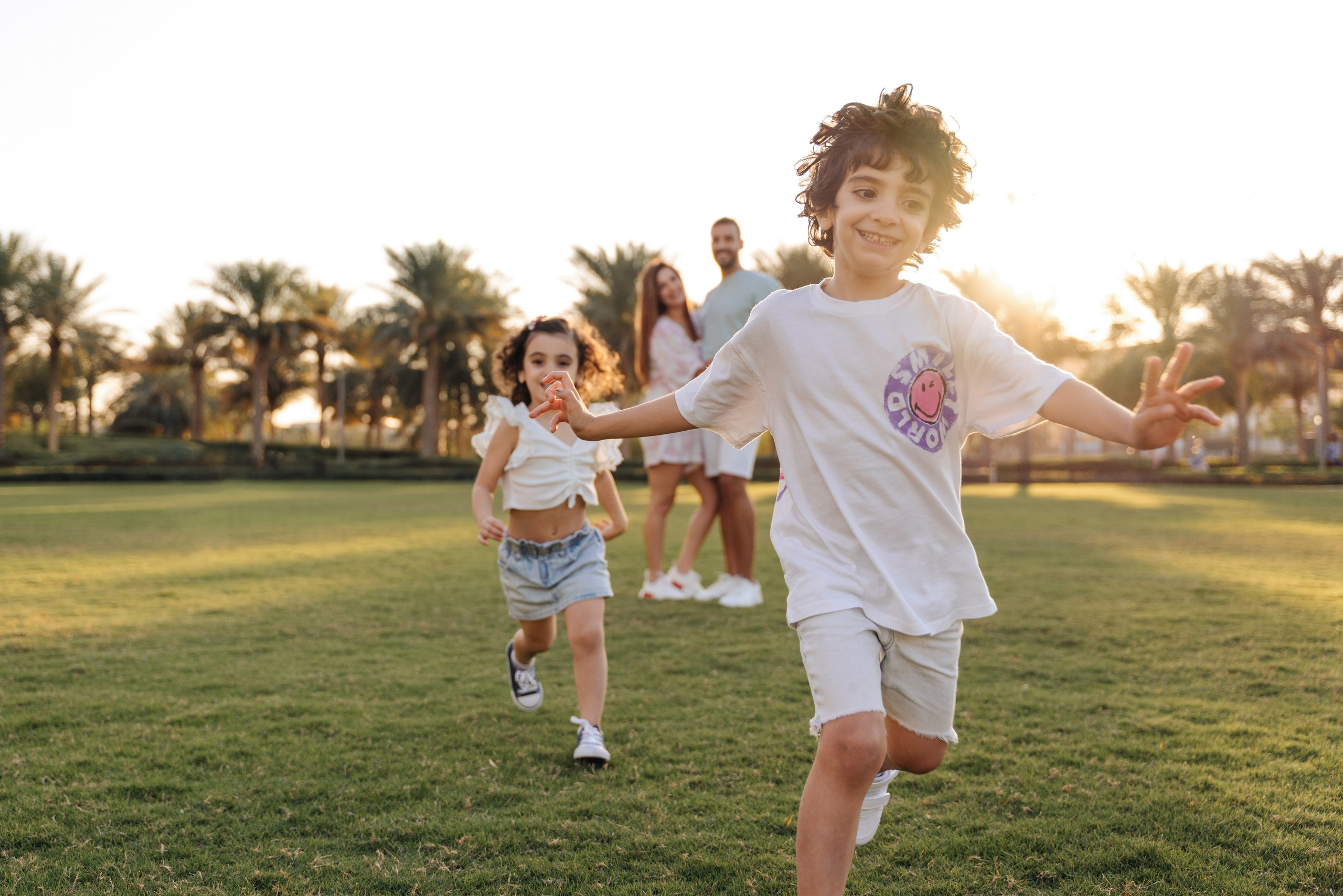 Family fun and play in the park. Angela Iakovleva — Family Photographer in Dubai