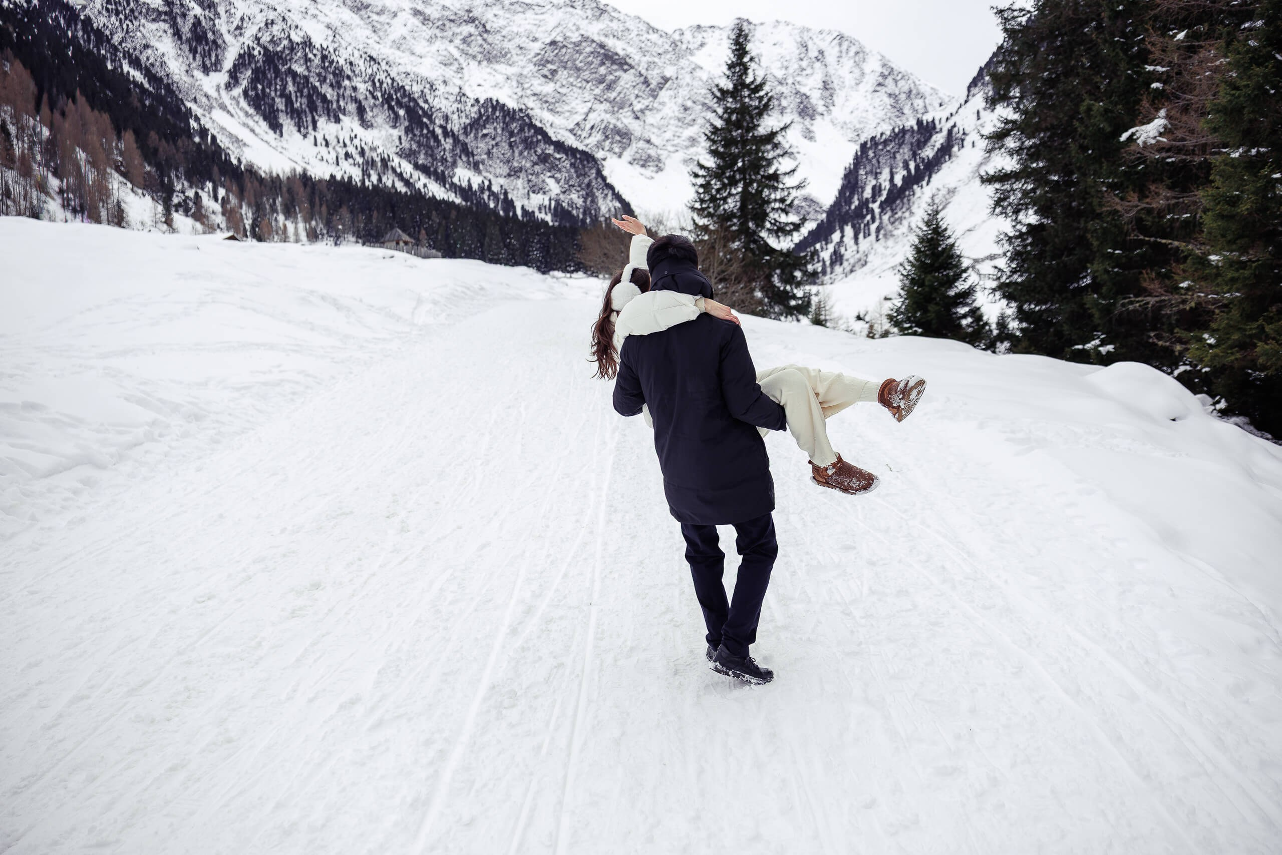 Love Story Sanzhar&Zhanel. 808Media – Professionelle Foto- und Videografie für Restaurants, Hotels, Events und Hochzeiten in Innsbruck und Tirol