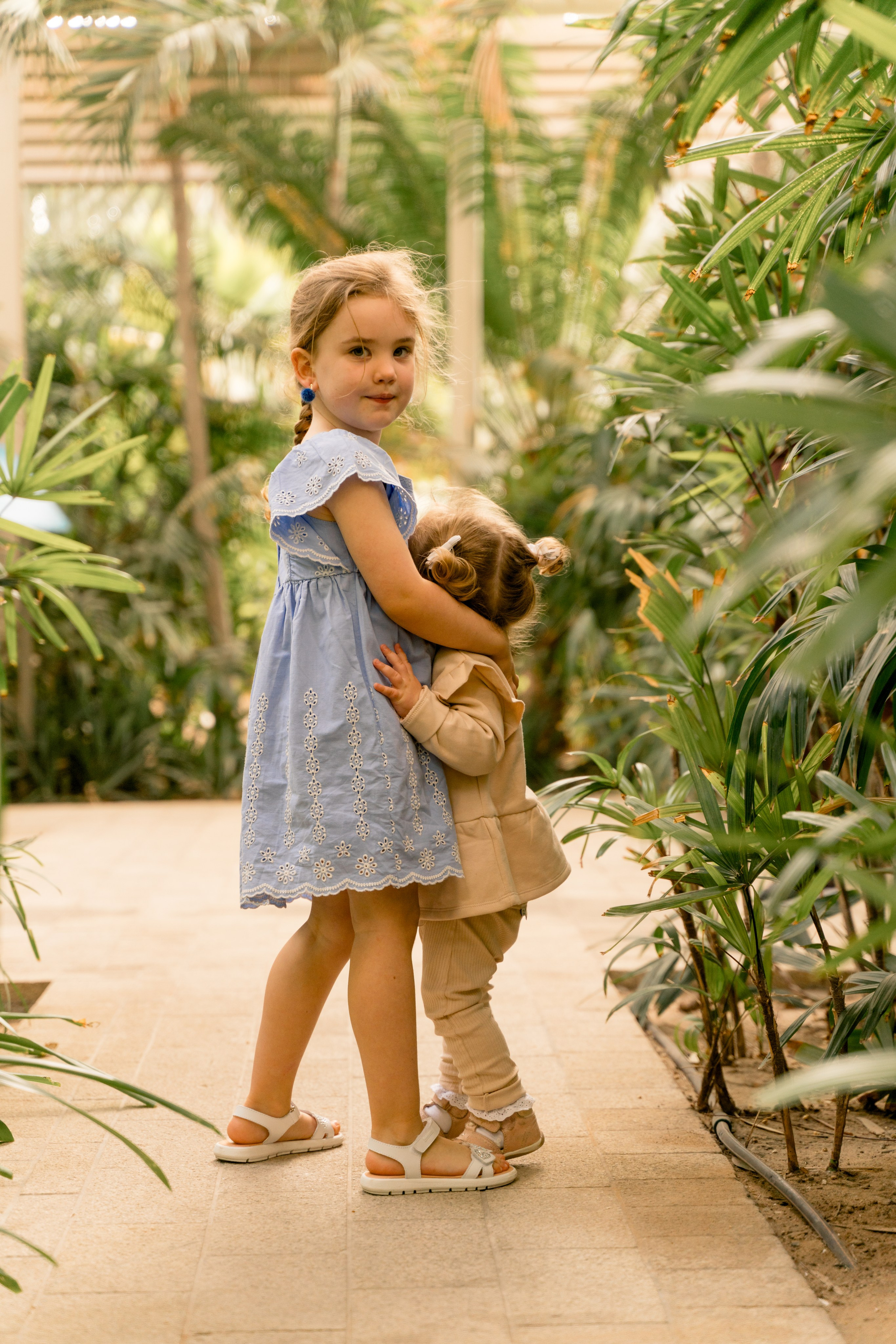 Фотосессия в Umm Al Emarat Park — природная гармония в центре Абу-Даби. Фотограф в Абу Даби Марина
