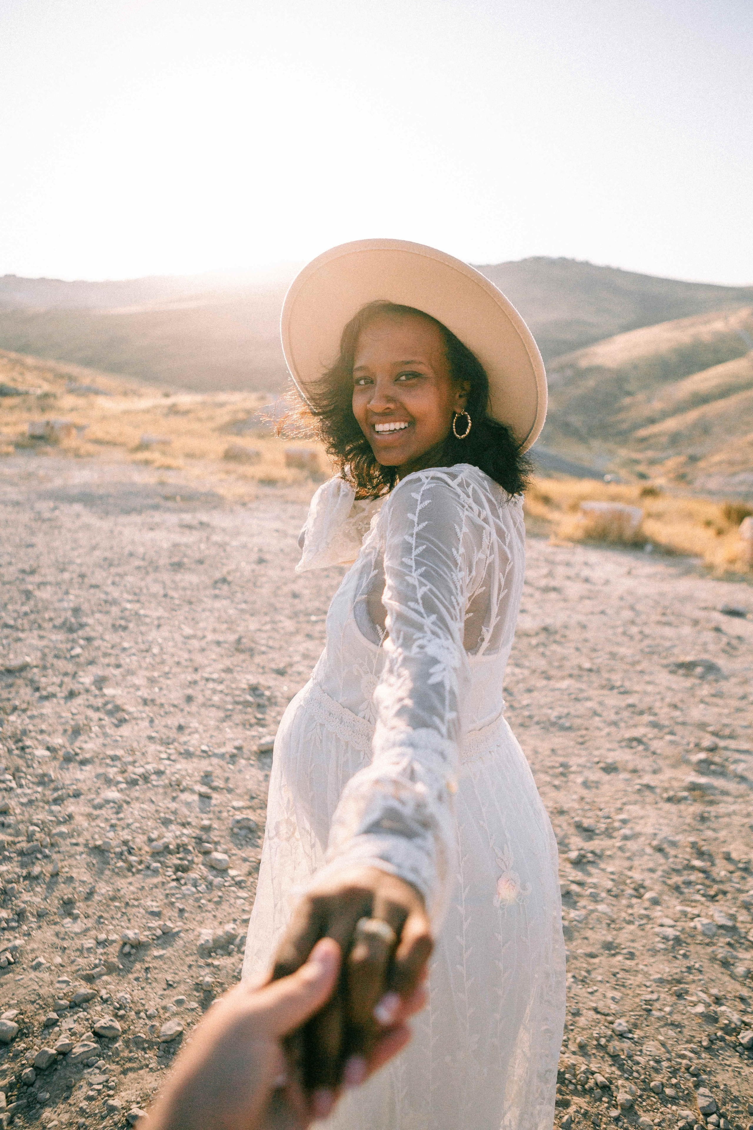 PHOTO SESSION IN THE DESERT NEAR MAALE ADUMIM. PHOTOGRAPHER IN ISRAEL