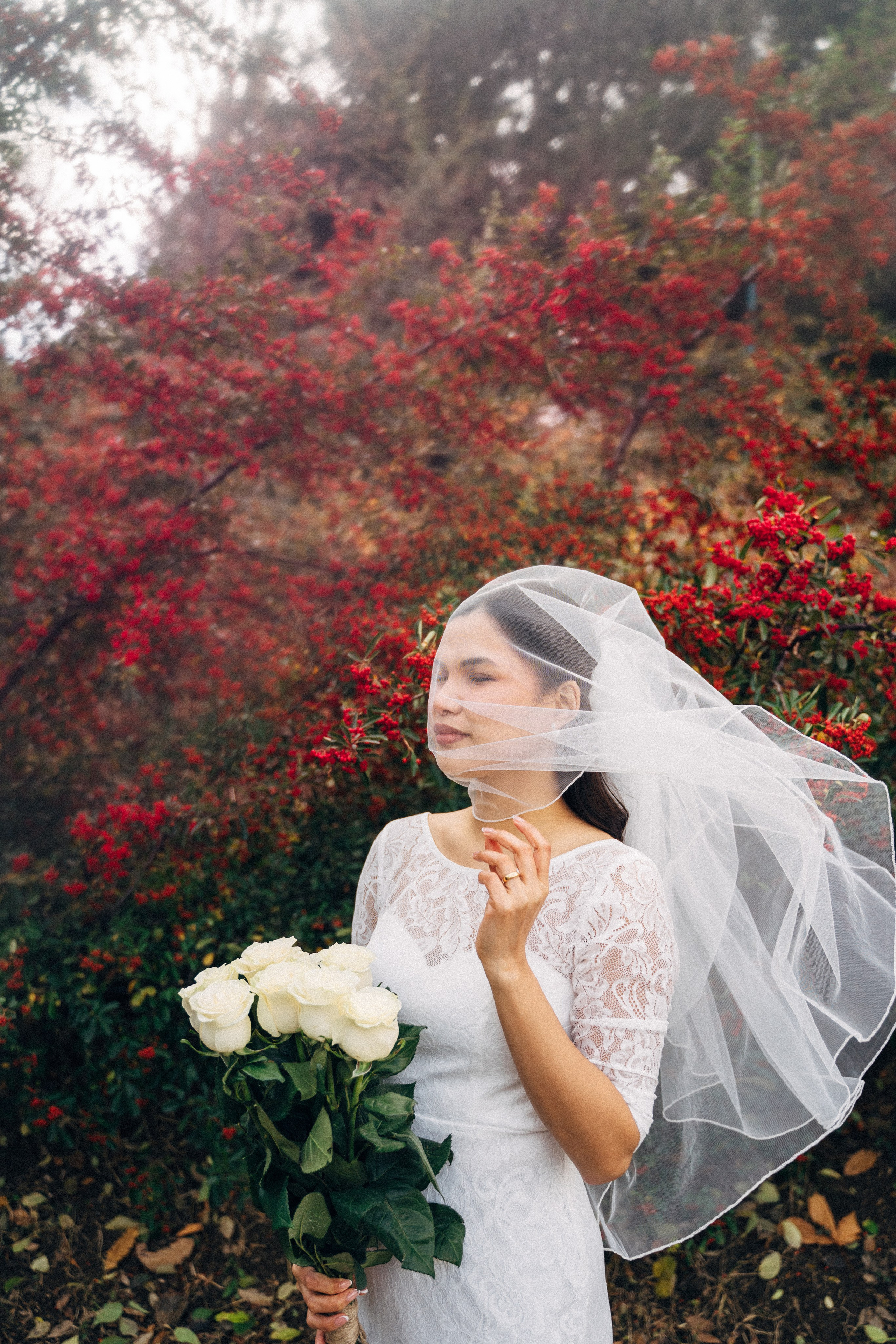 Wedding photo shoot in the Tbilisi Botanical Garden in winter