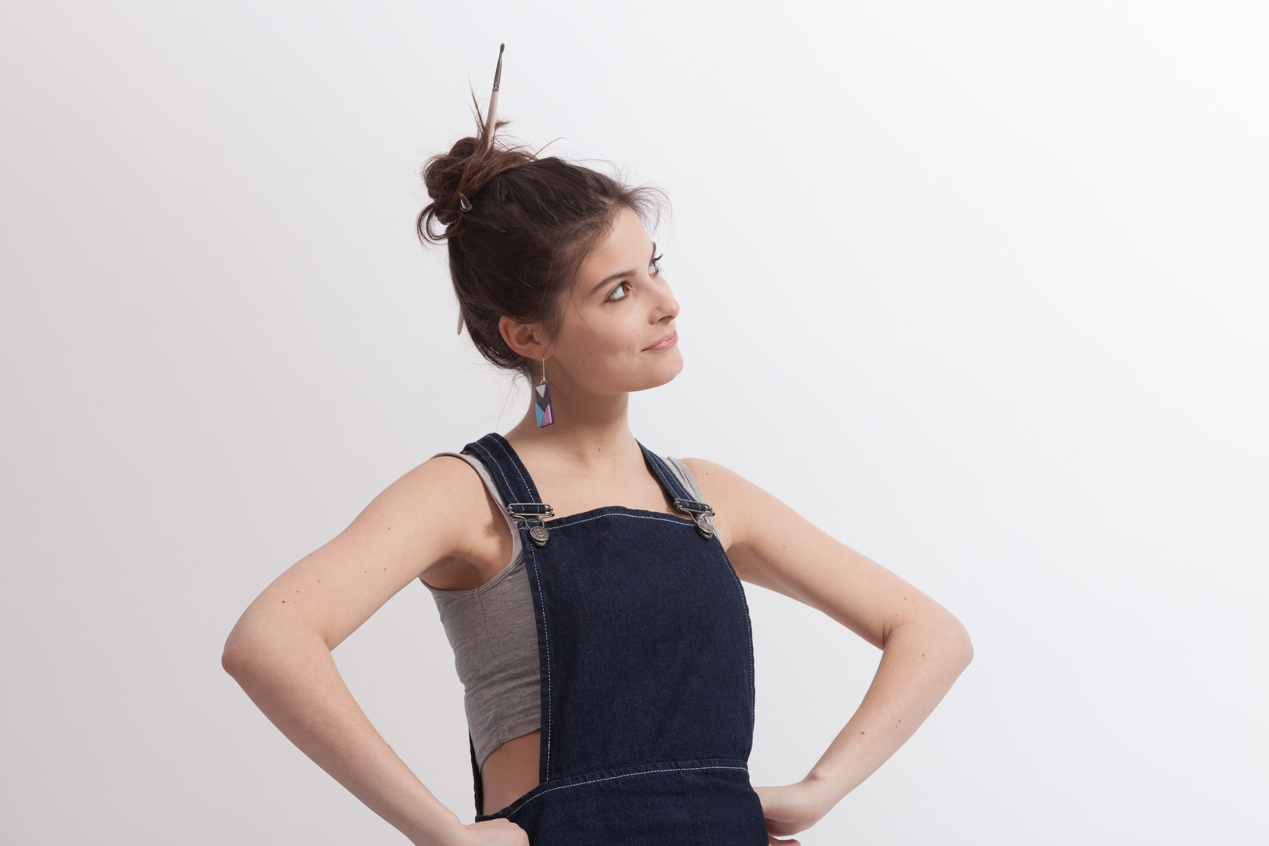 Portrait of a young artist girl on white studio background - photographer Andrey Dunin