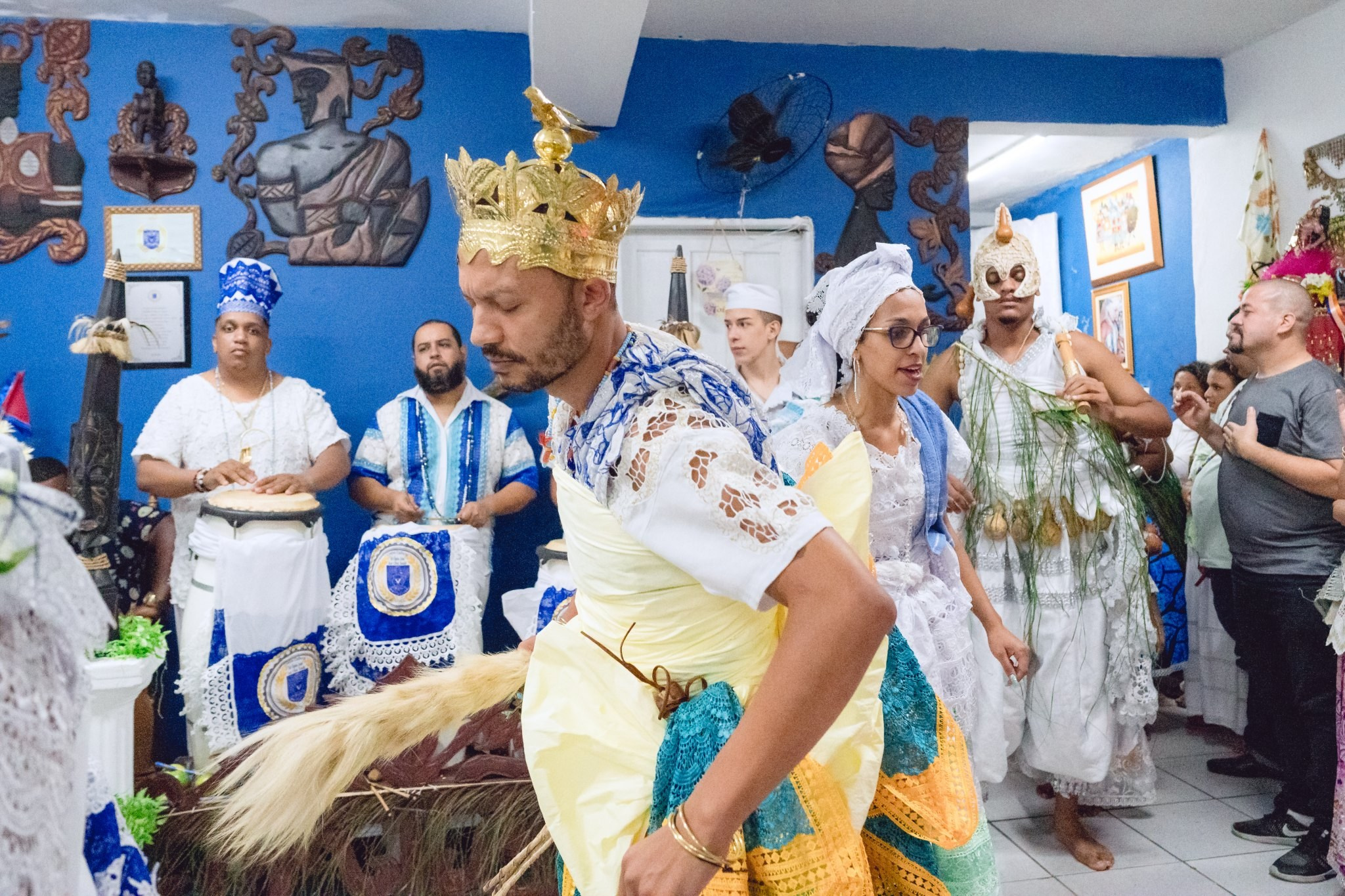 Saída Ìyá Tebeṣé Fernanda e Àjọ̀dún Ògún. Aladá Produções