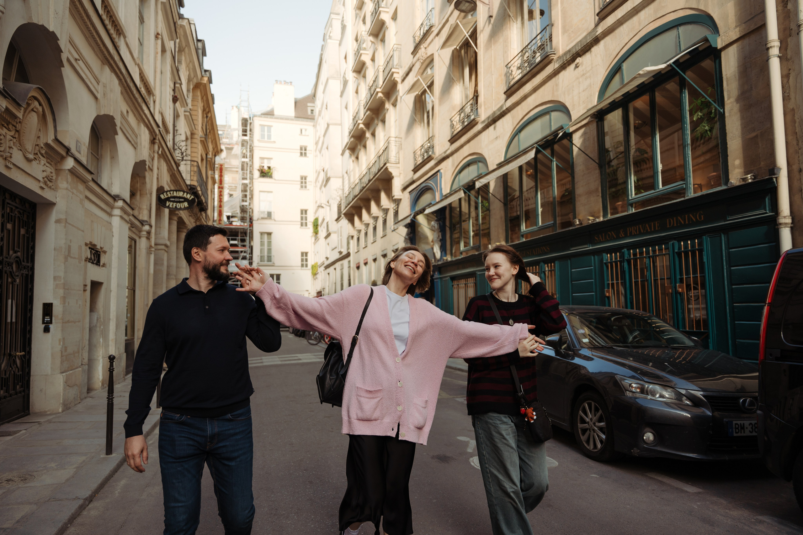 Family of 3 — the morning stroll. Фотограф в Париже Полина Осипова
