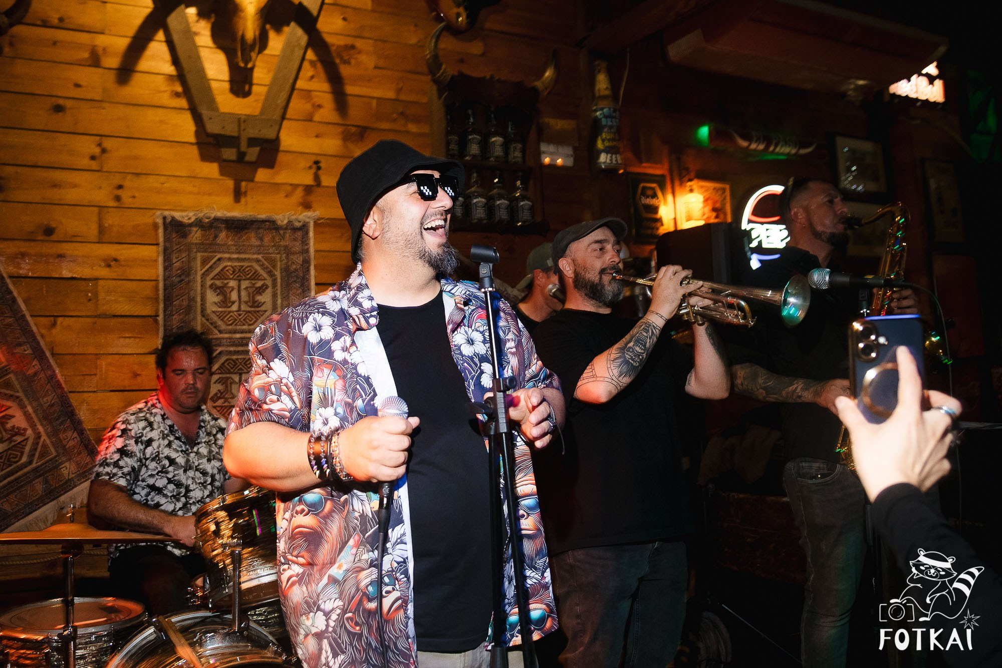 Los Ekilibristas de la Cuerda Floja — Фото с концерта в Торревьехе, 2026 | FOTKAI