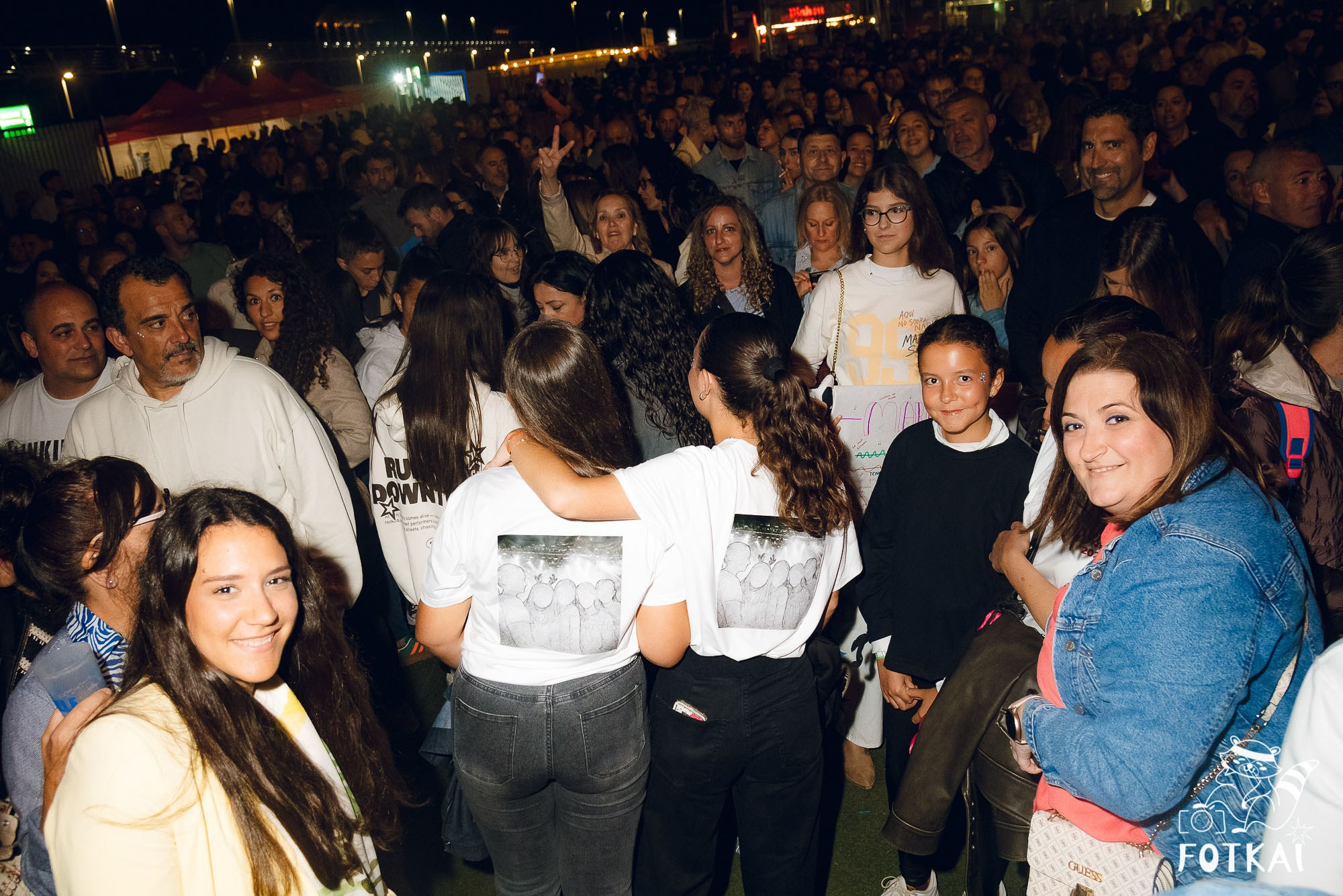 Marta Santos — Fotos del concierto en Alicante 2026: pop flamenco en El Muelle Live | FOTKAI