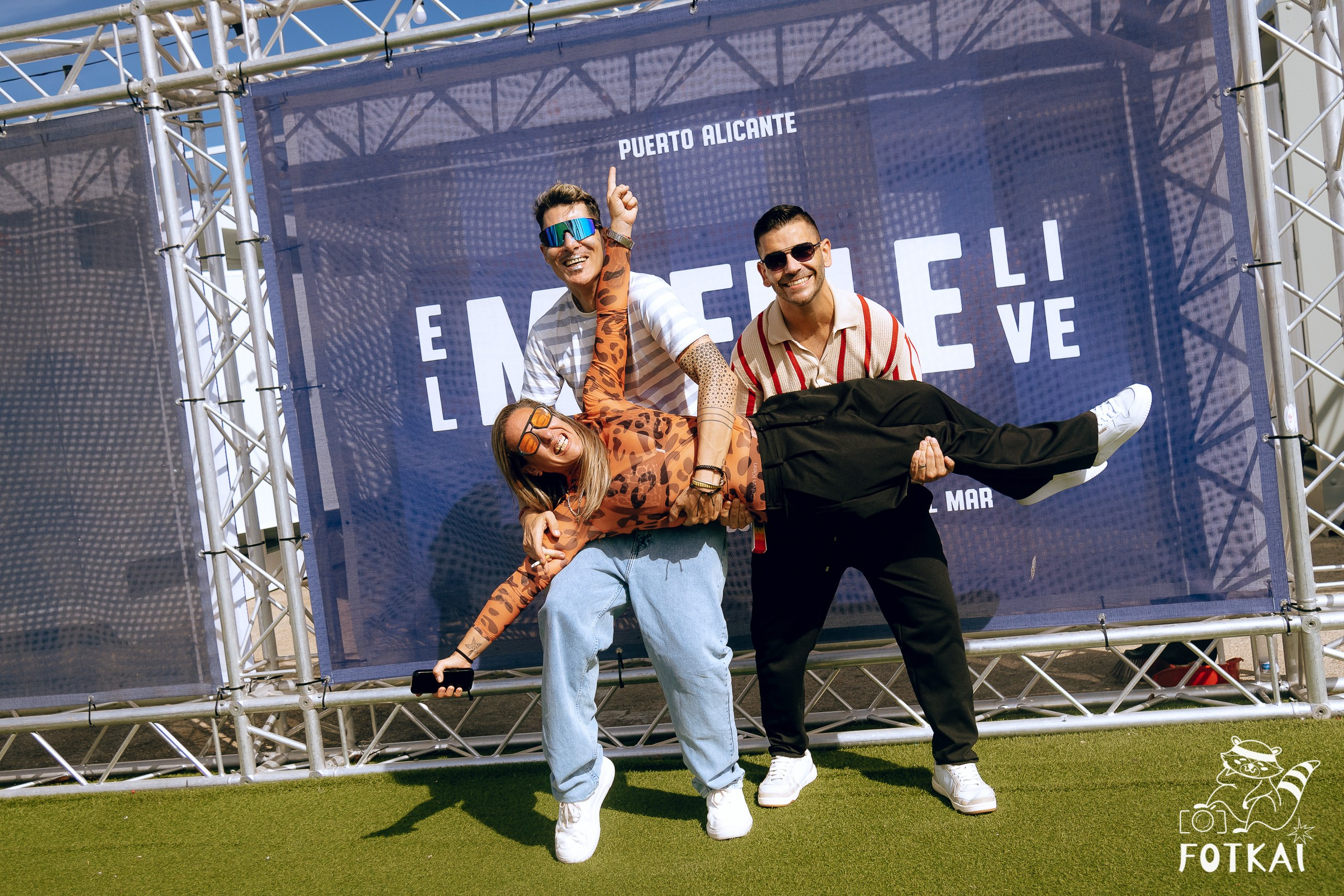 Cariña: La Fiesta 2025 Alicante — fotos del festival LGTBI y drag shows | FOTKAI