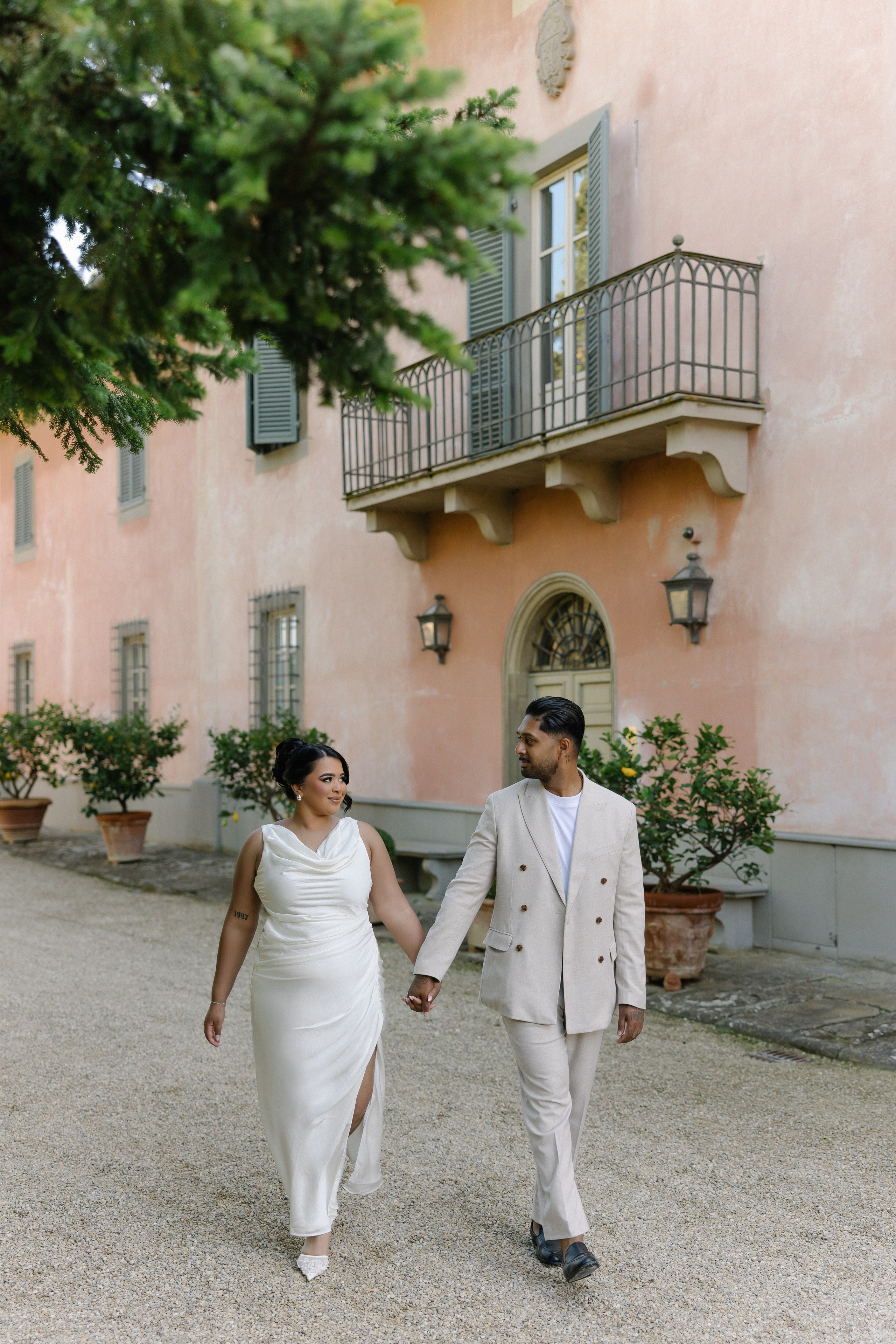 Pre-wedding in Tuscany. Wedding photographer Italy