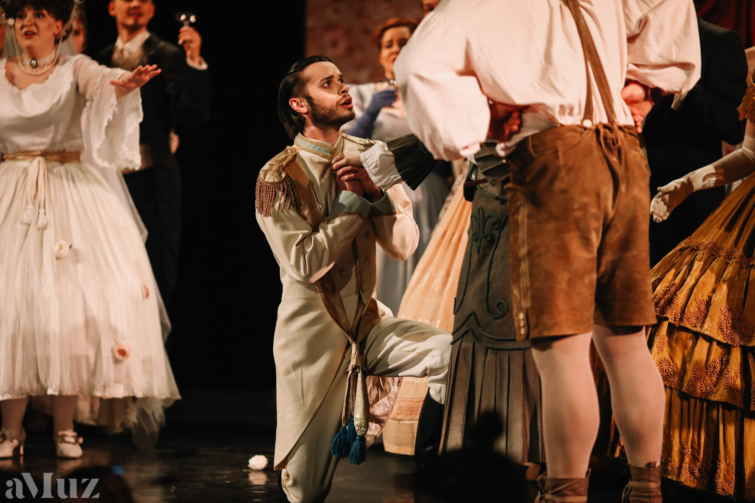 Opera Łąkowa. Fotograf Ślubny Warszawa - Sesje Biznesowe Rodzinne Eventy