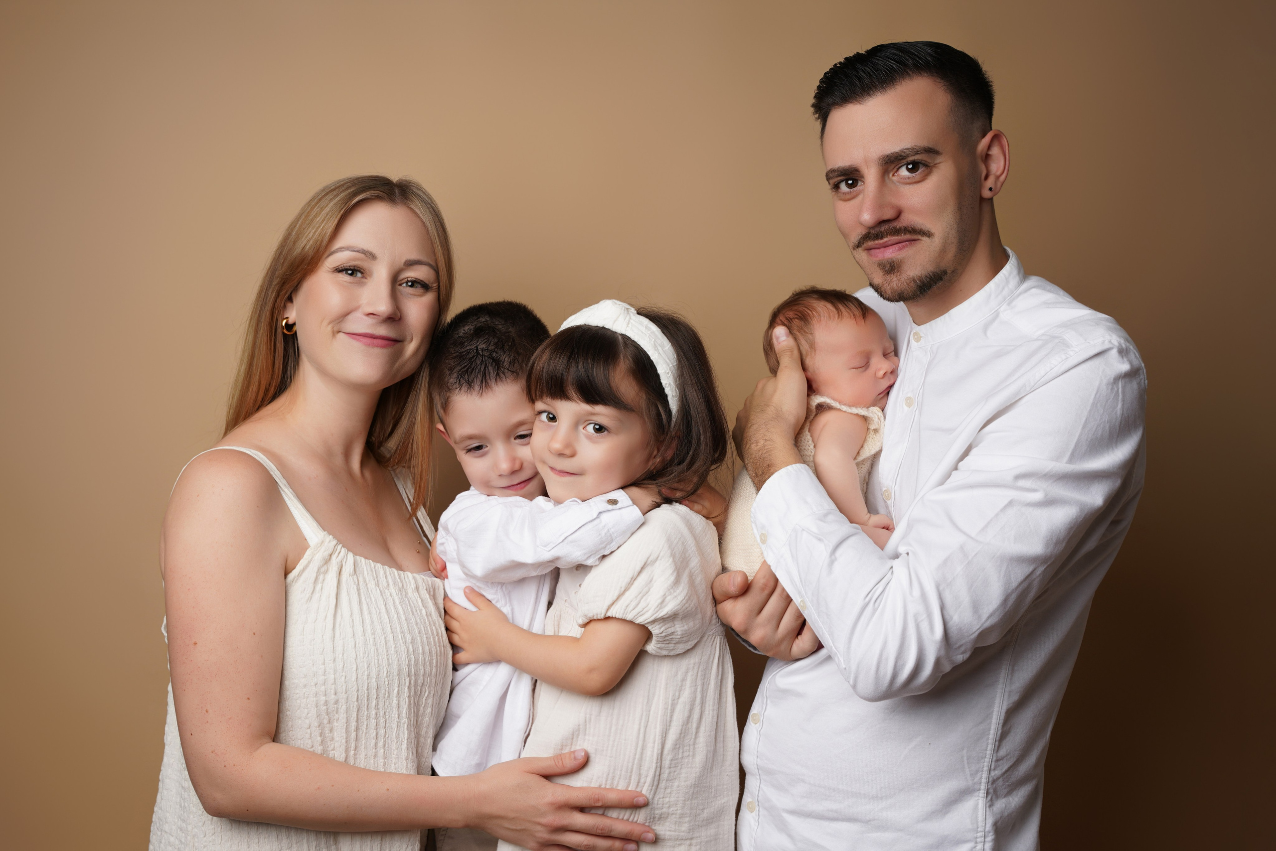 Leano & Familie. Neugeborenenfotografin und Retoucher in Augsburg Nastassia Schneider