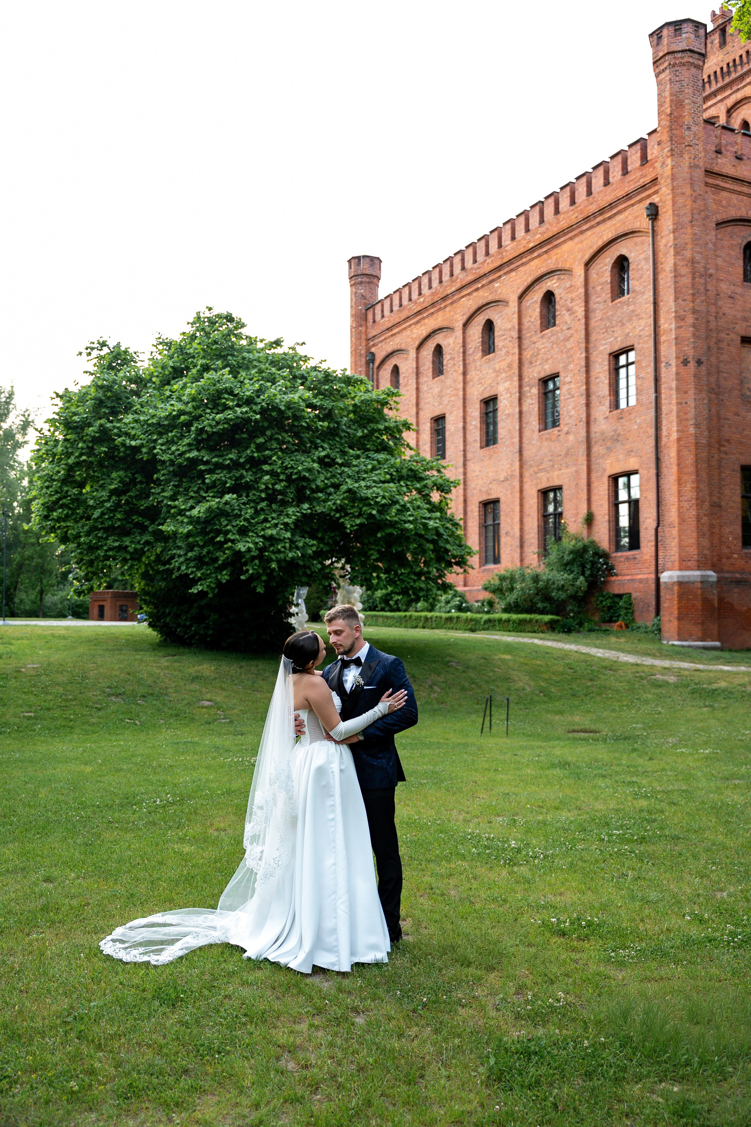 E&N: Zamek w Rzucewie. SL Wedding Photo — Editorial, Elegant & Timeless Wedding Photography in Poland and Across Europe