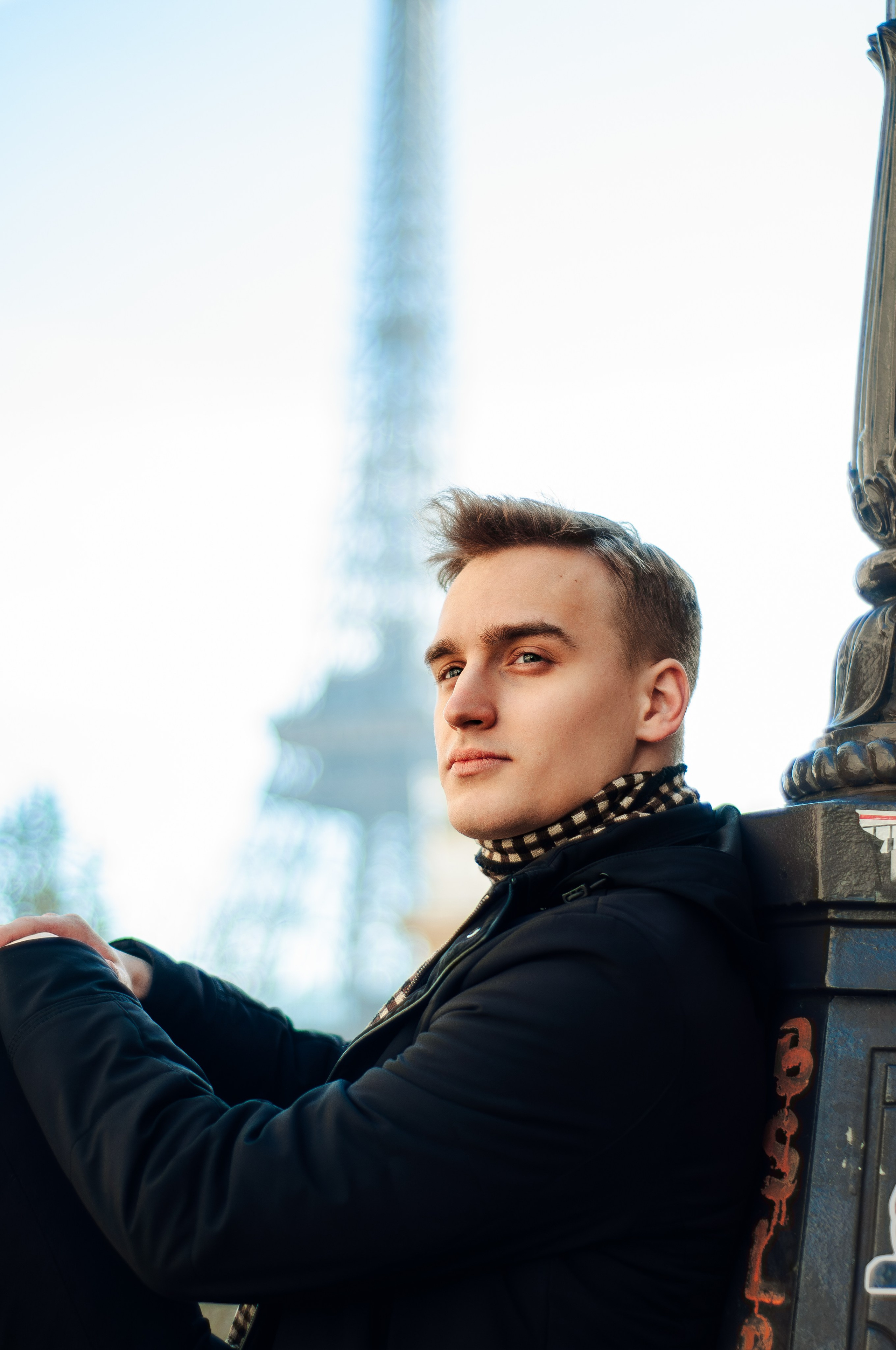 Мужская фотосессия у Эйфелевой башни. Фотограф в Париже Полина Осипова