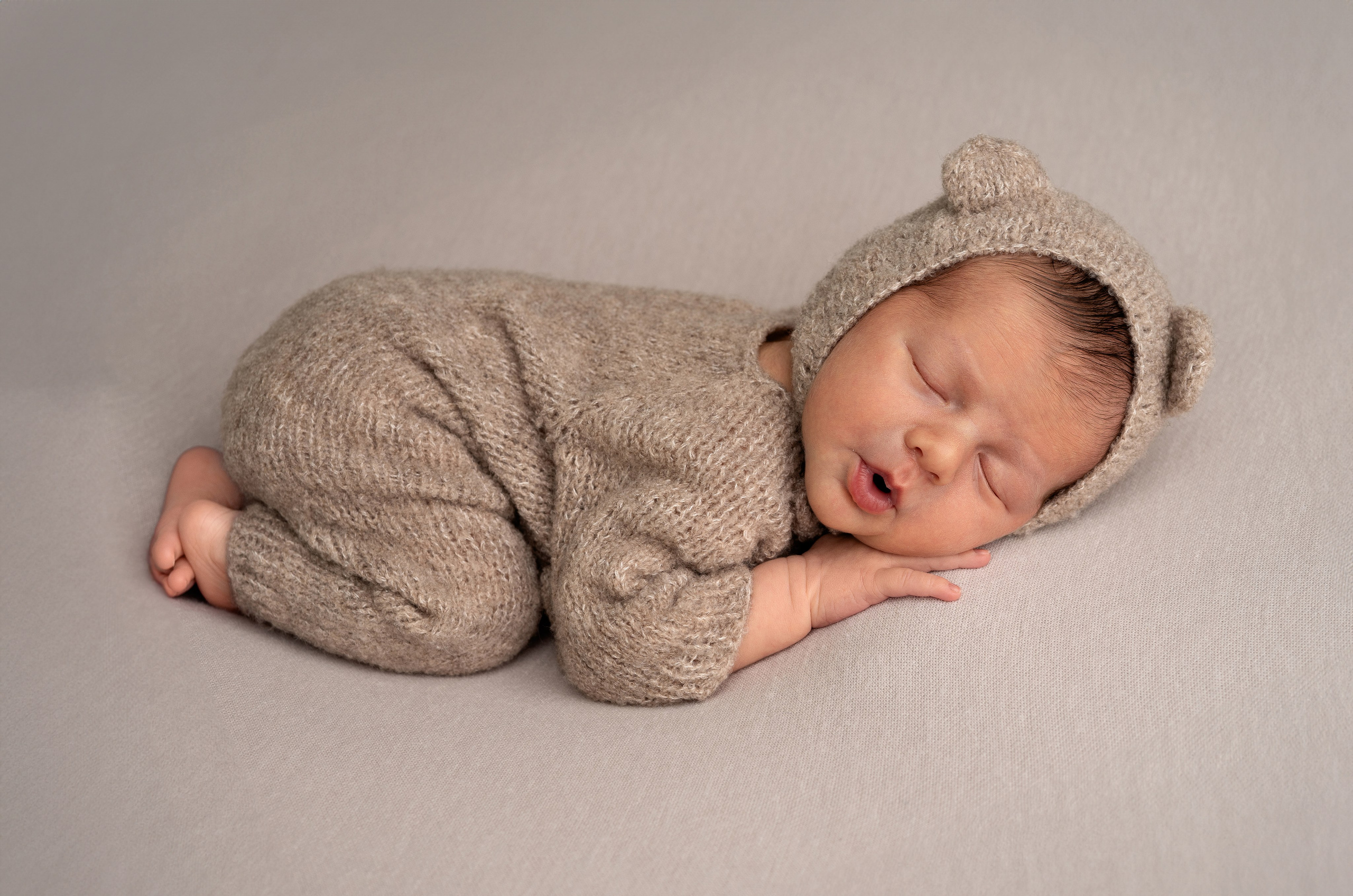 NEWBORN PORTFOLIO. Newborn Photographer and life casting in Dubai Dariya Saeed