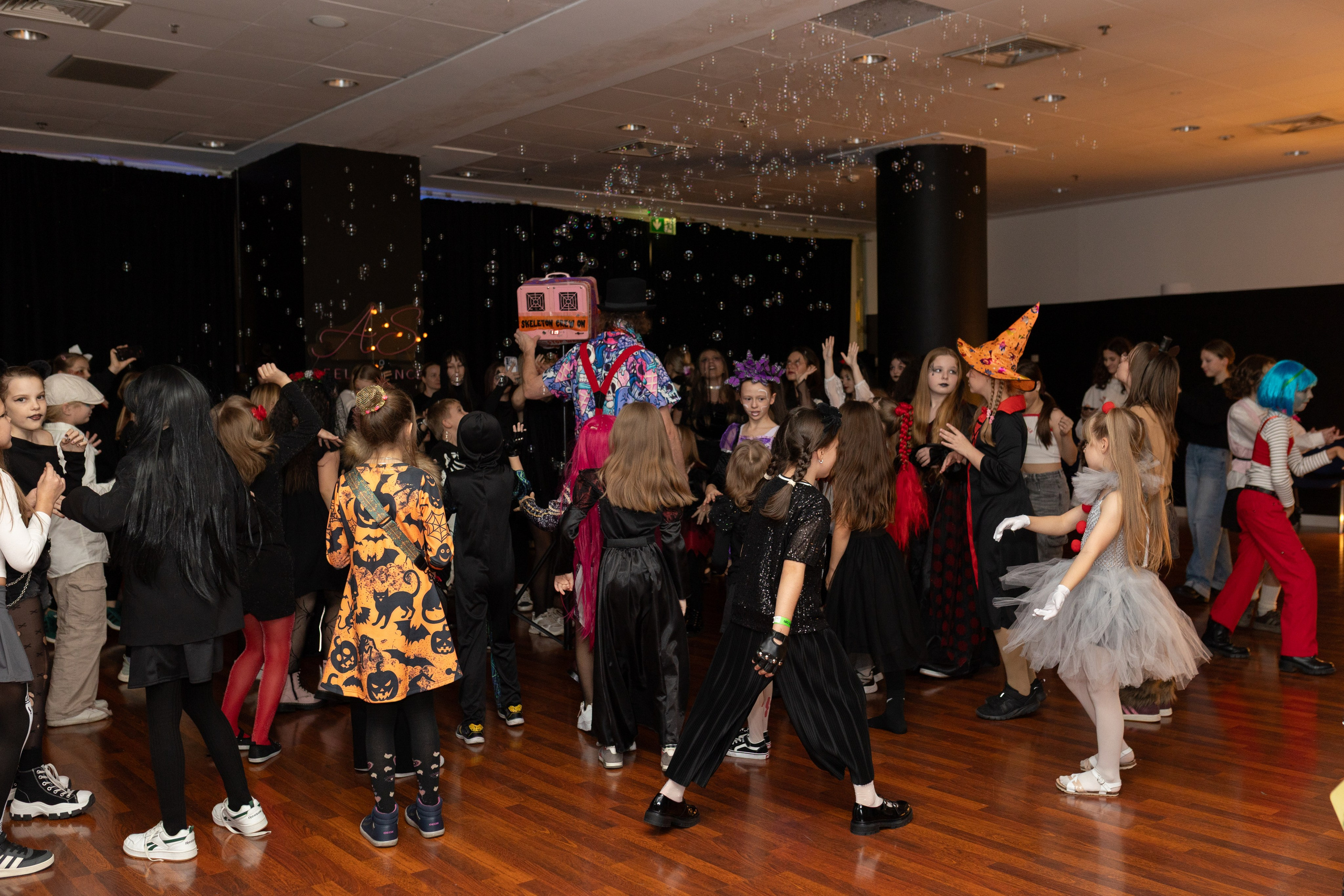 Leo dance studio Helloween 2025. Семейный и детский фотограф в Варшаве Мила Бобровская