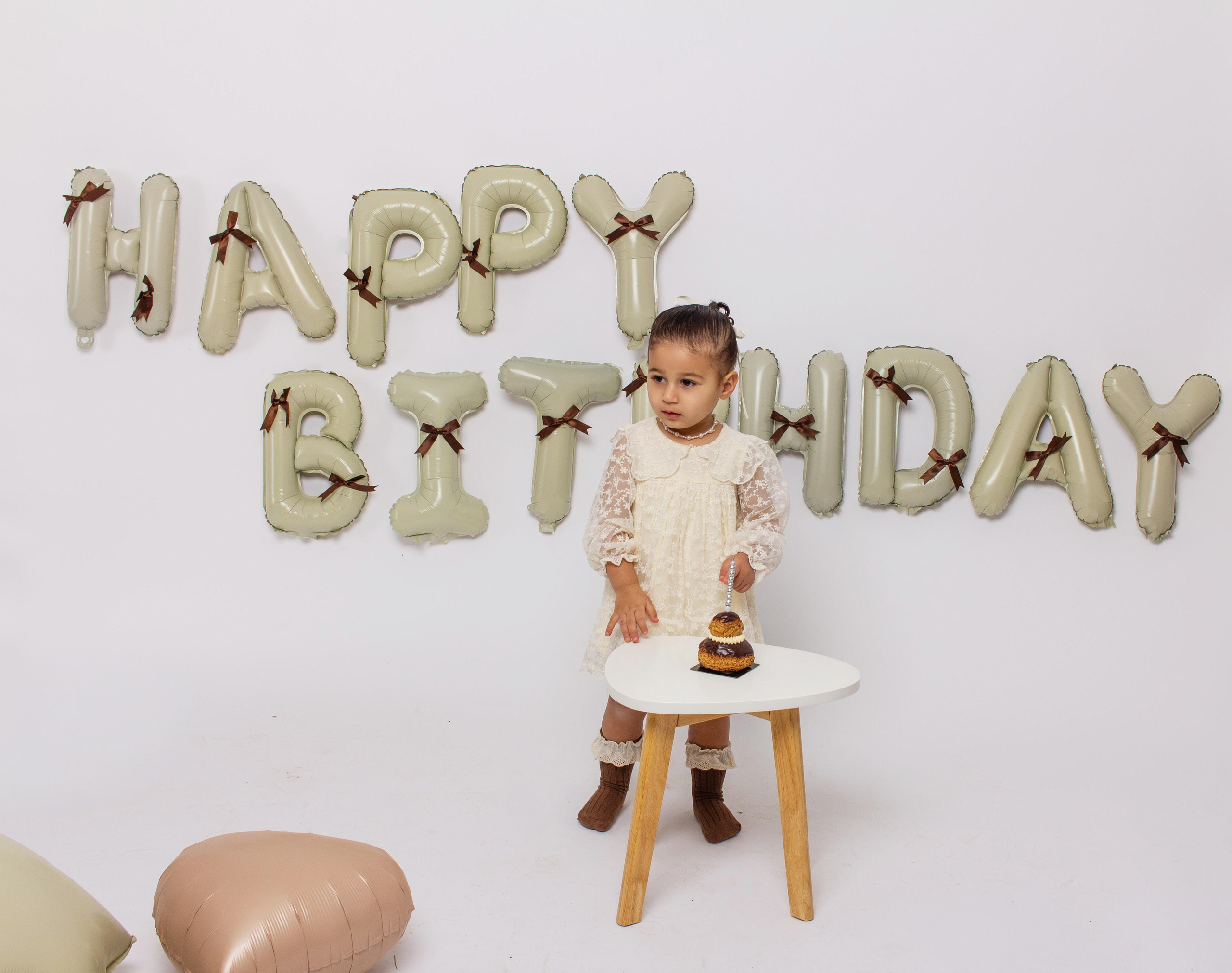 Séance photo anniversaire 2 ans en studio près de Châtellerault. Studio photo « Partage ton bonheur » – Photographe famille près de Châtellerault, Poitiers et Tours