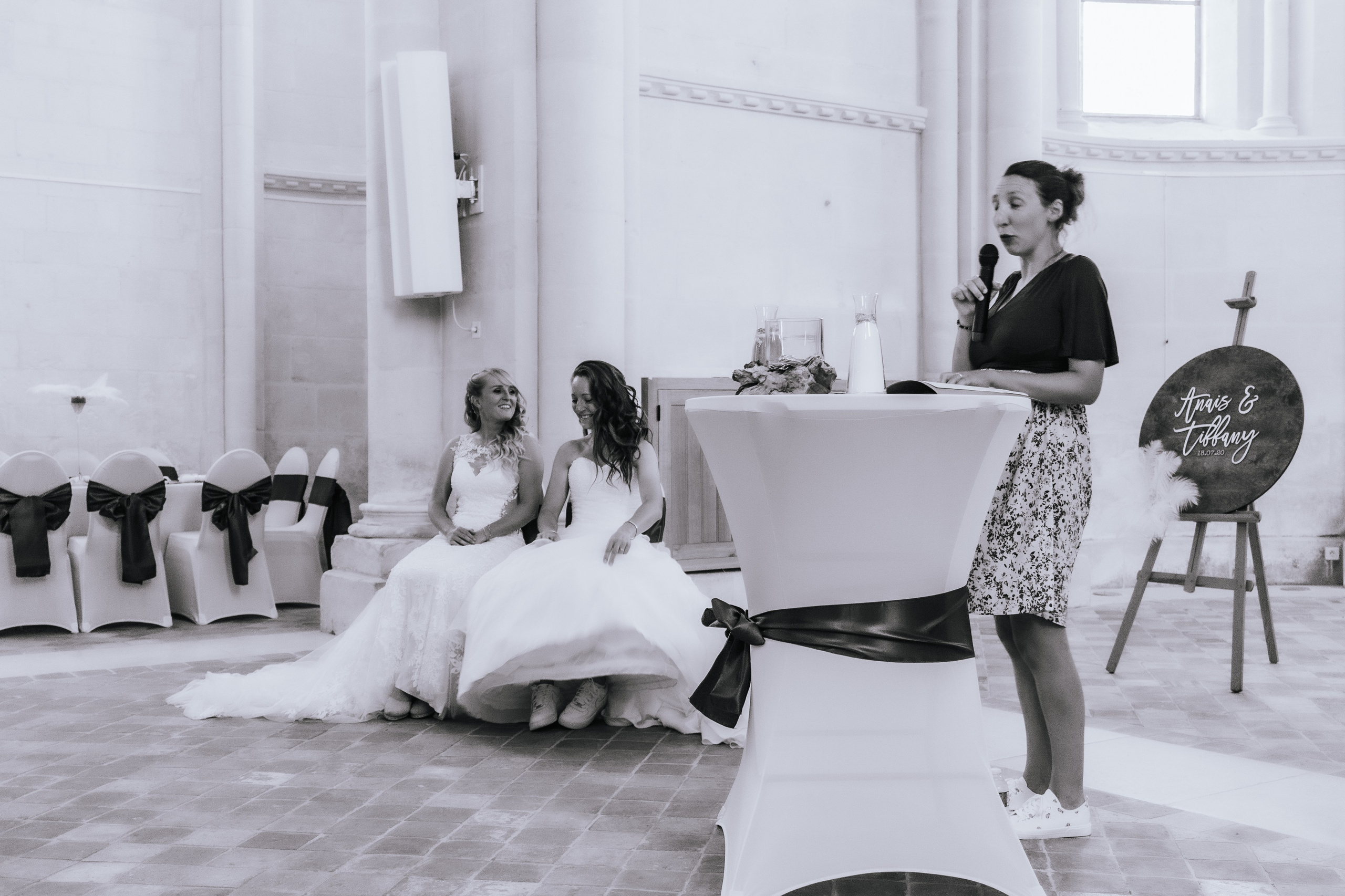Mariage religieux de deux femmes dans une église de la Vienne, cérémonie pleine d’émotions