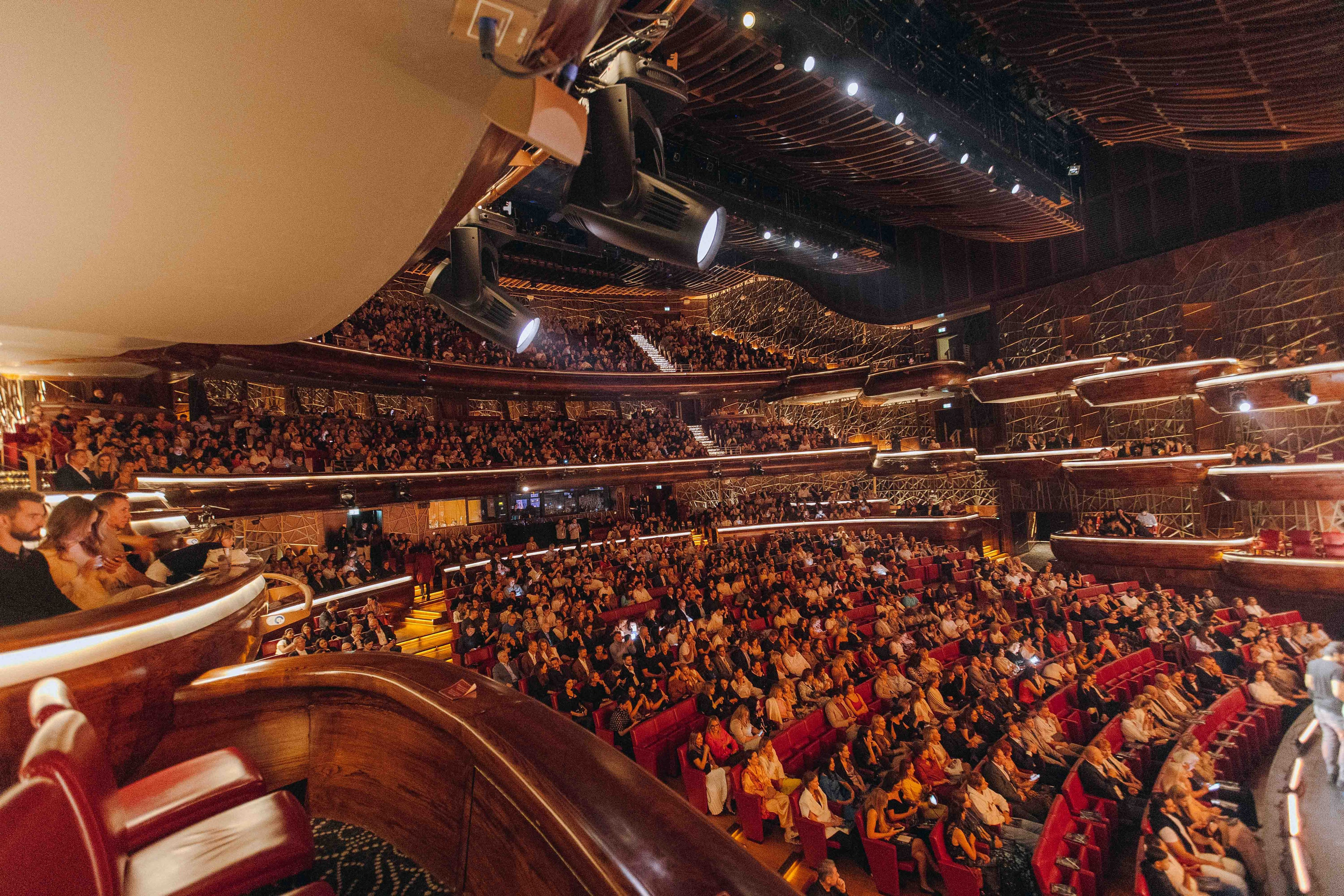 DUBAI OPERA. Wedding&Event photographer Ismail Rzayev in Baku