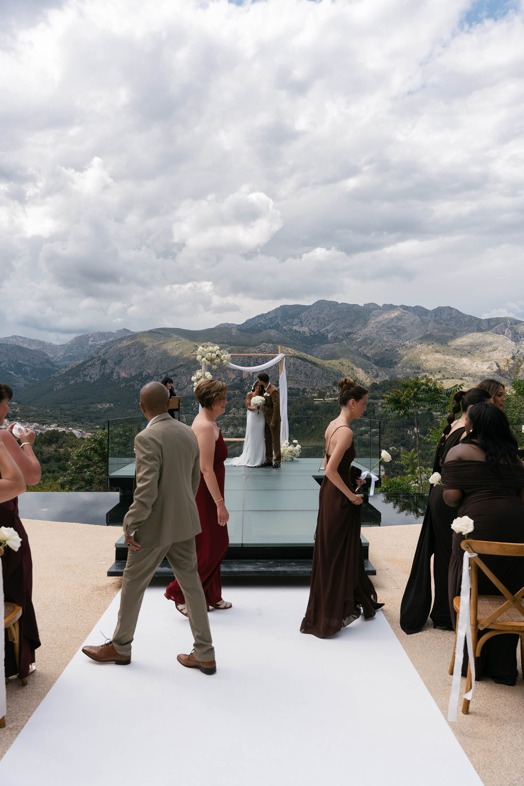 Sarah and Theo — VIVOOD. Fotógrafos de bodas de destino y creadores de contenido con base en España