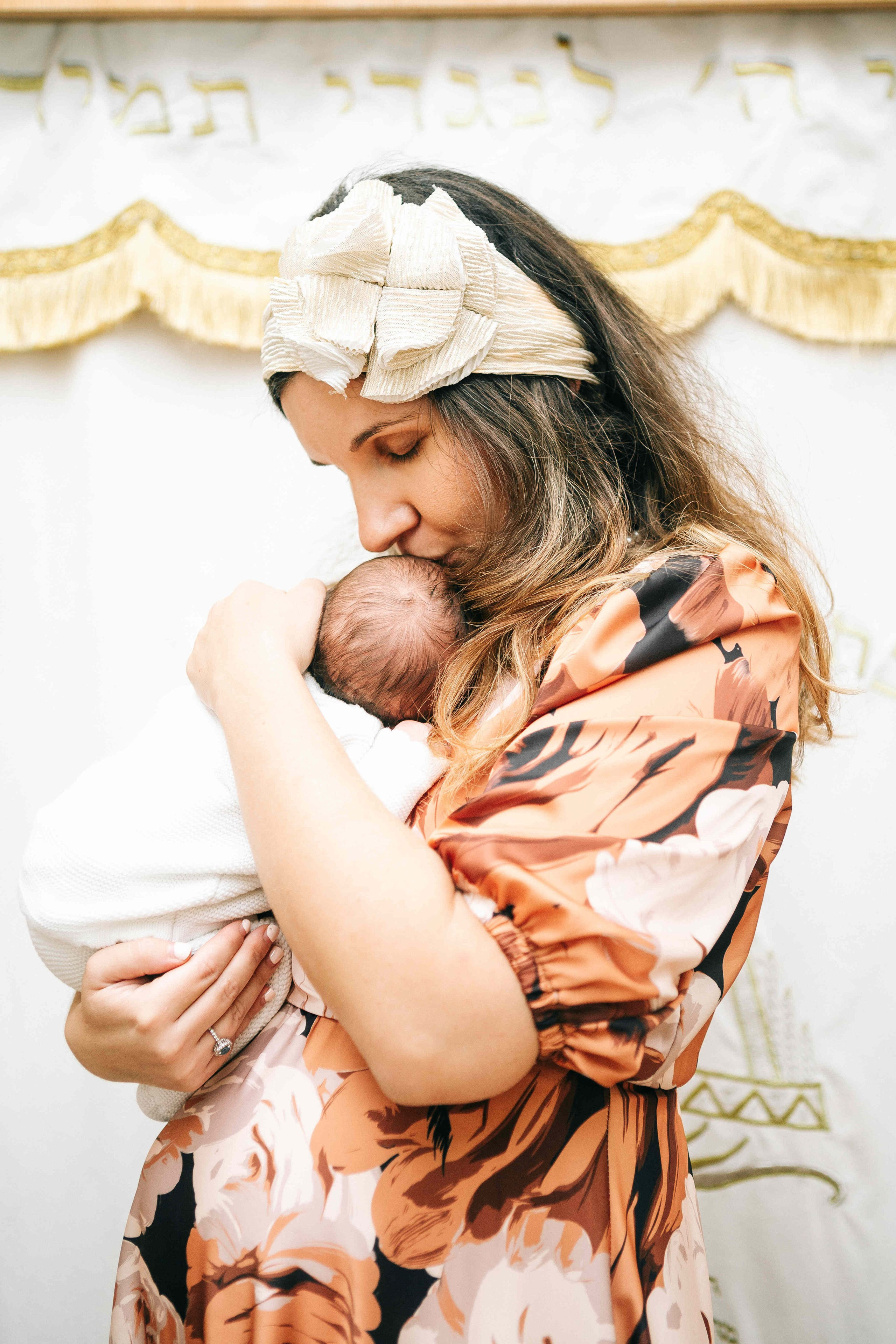 BRITH MILA IN THE SMALL SYNAGOGUE. PHOTOGRAPHER IN ISRAEL
