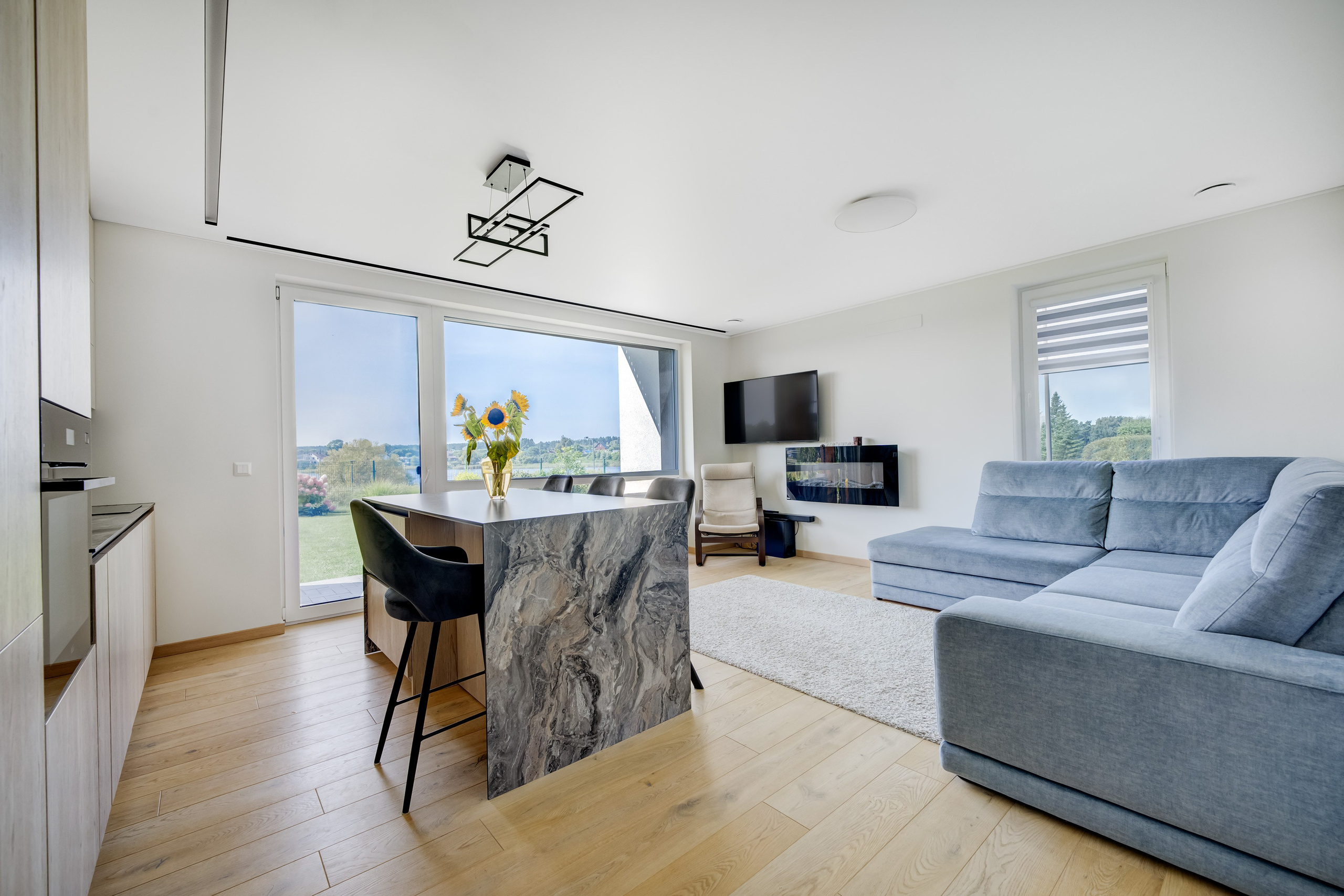 Gilužio g. 49, 2k. butas prie ežero. Elina Sapiega fotografė Vilniuje