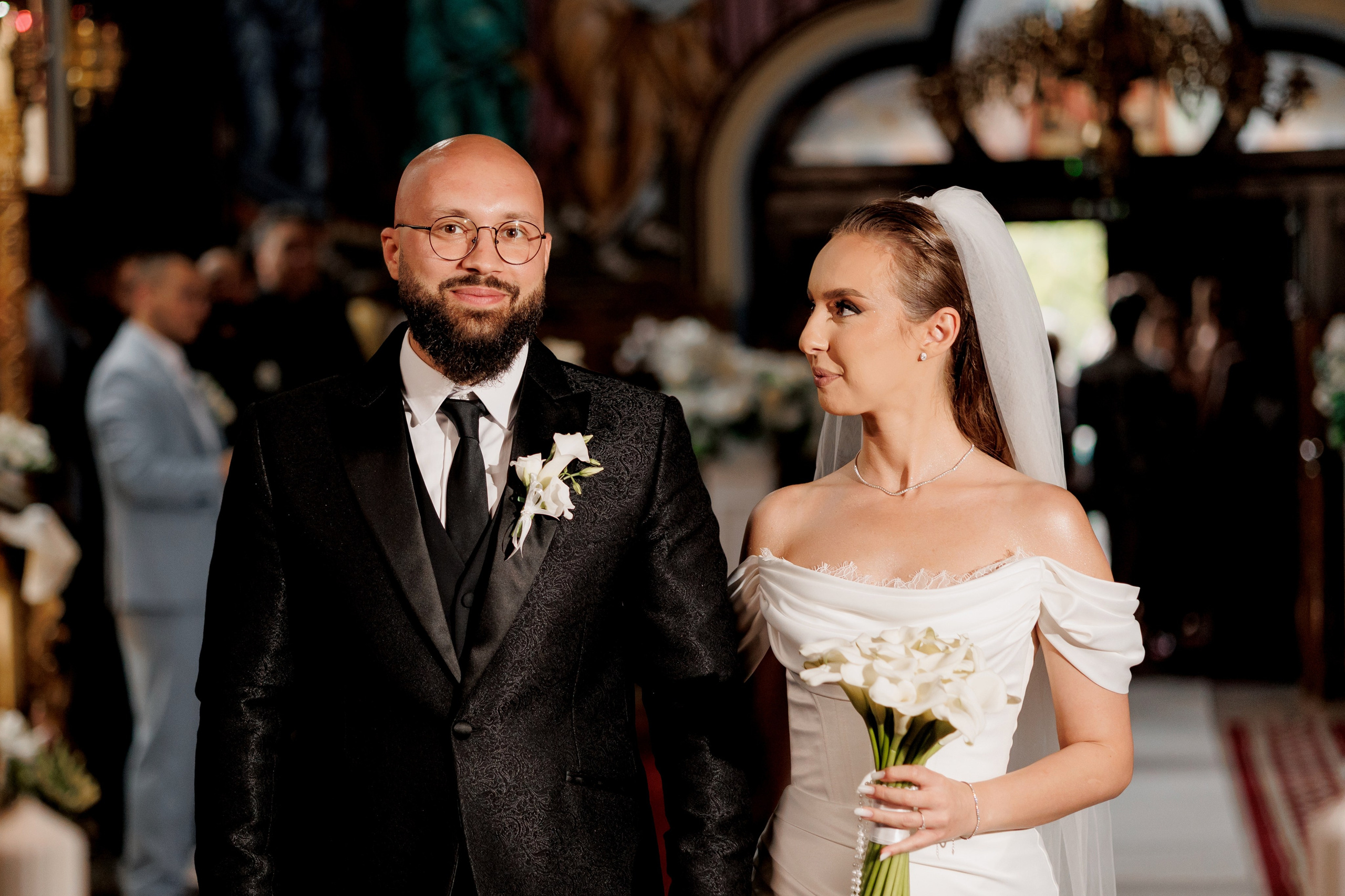 Wedding Photographer, based in Iasi, Romania, but will travel all over the globe to make sure you look amazing in all your wedding photos