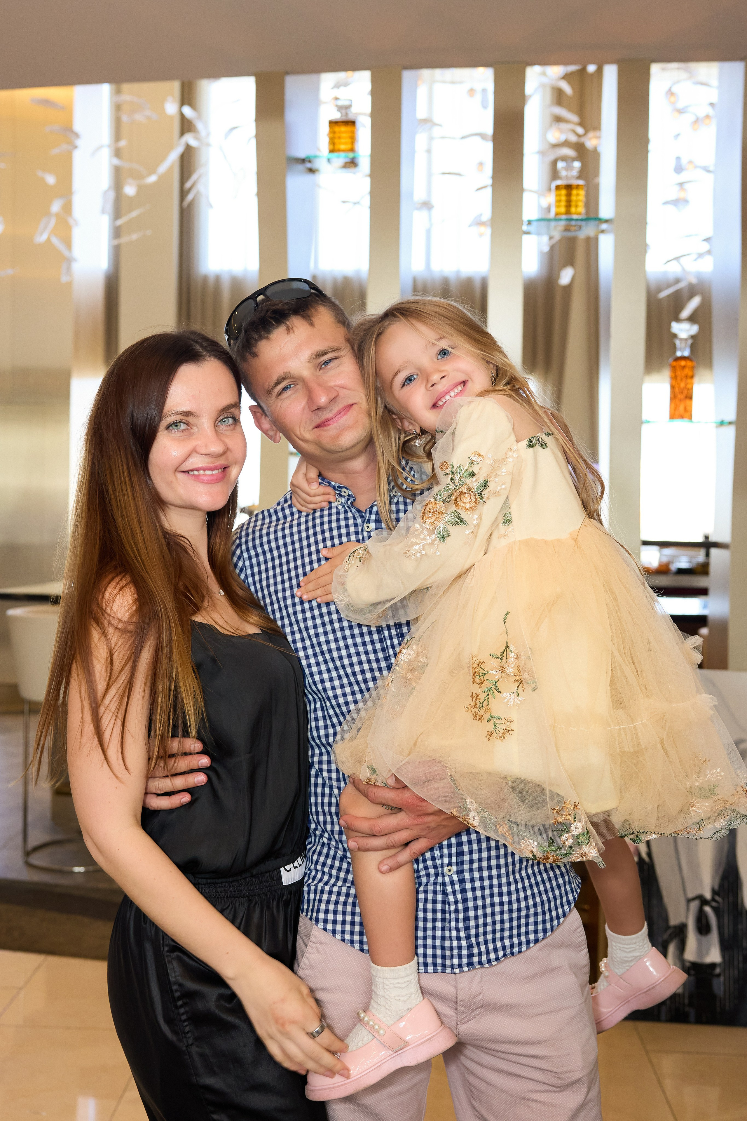 Авторская благотворительная художественная выставка Дианы Бортник. Фотограф Юлия Маковеева