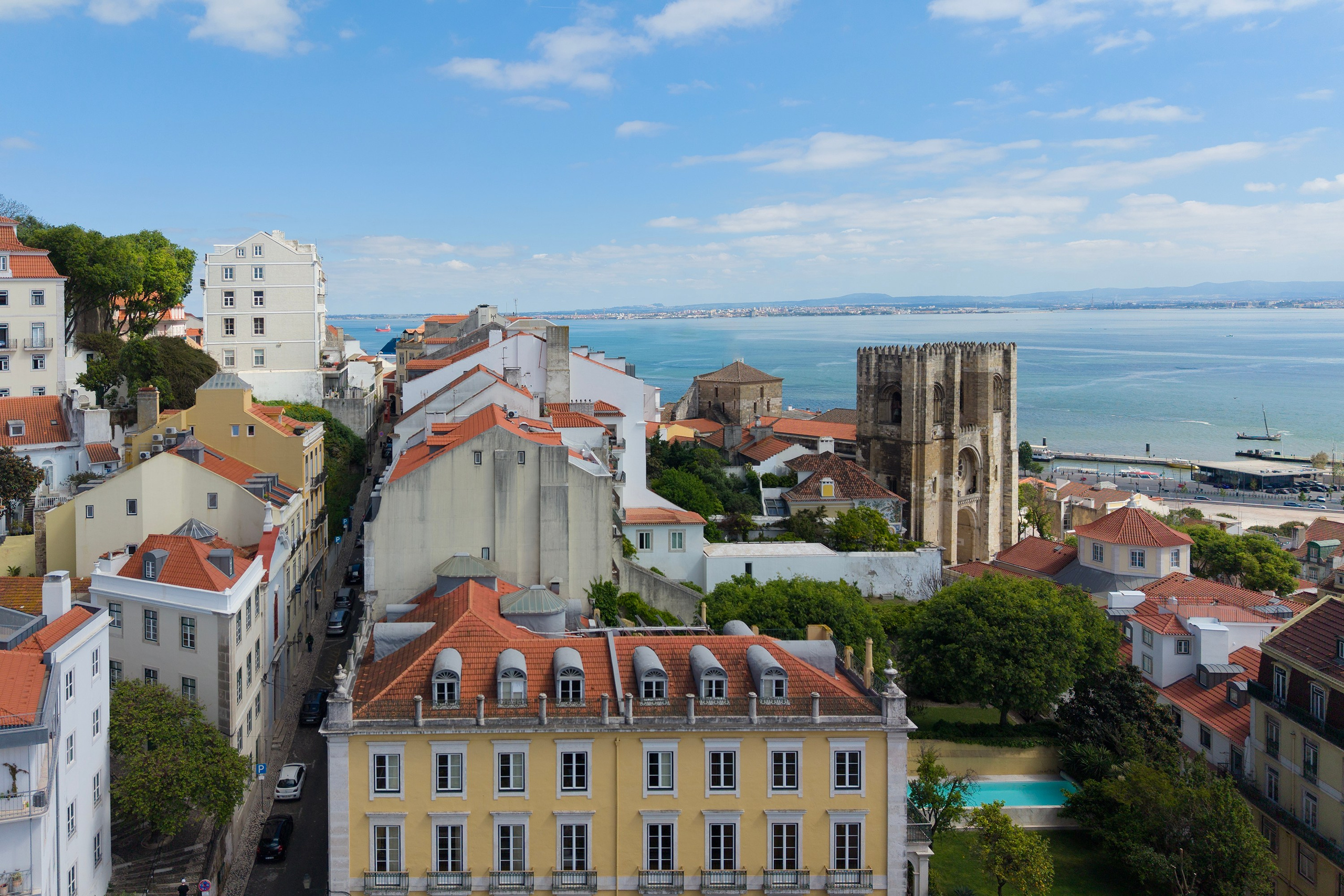 Photographer in Lisbon Elena Lialina