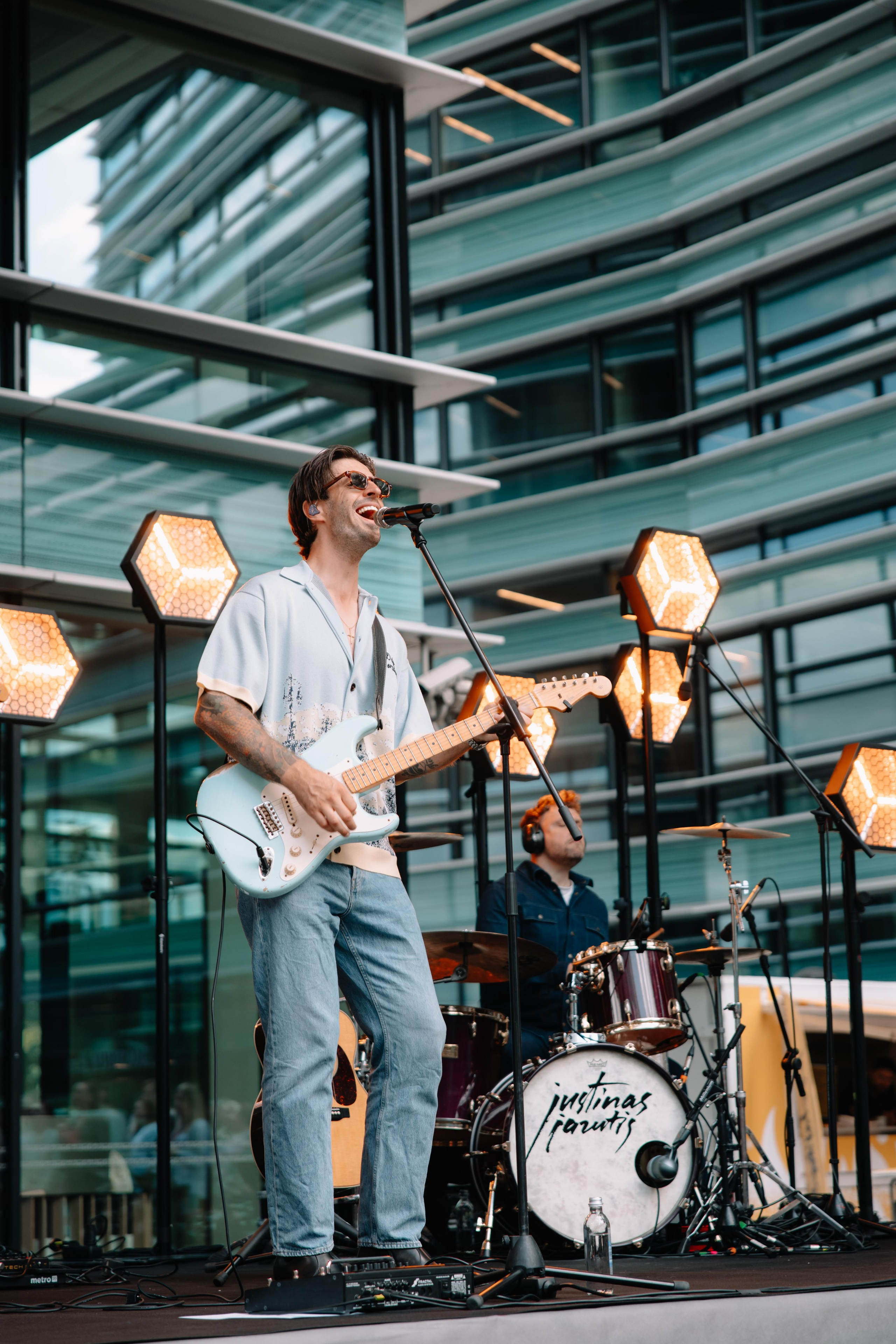 Modernios lokacijos fotosesijai Vilniuje. Framed by Evelina | Vestuvių fotografė