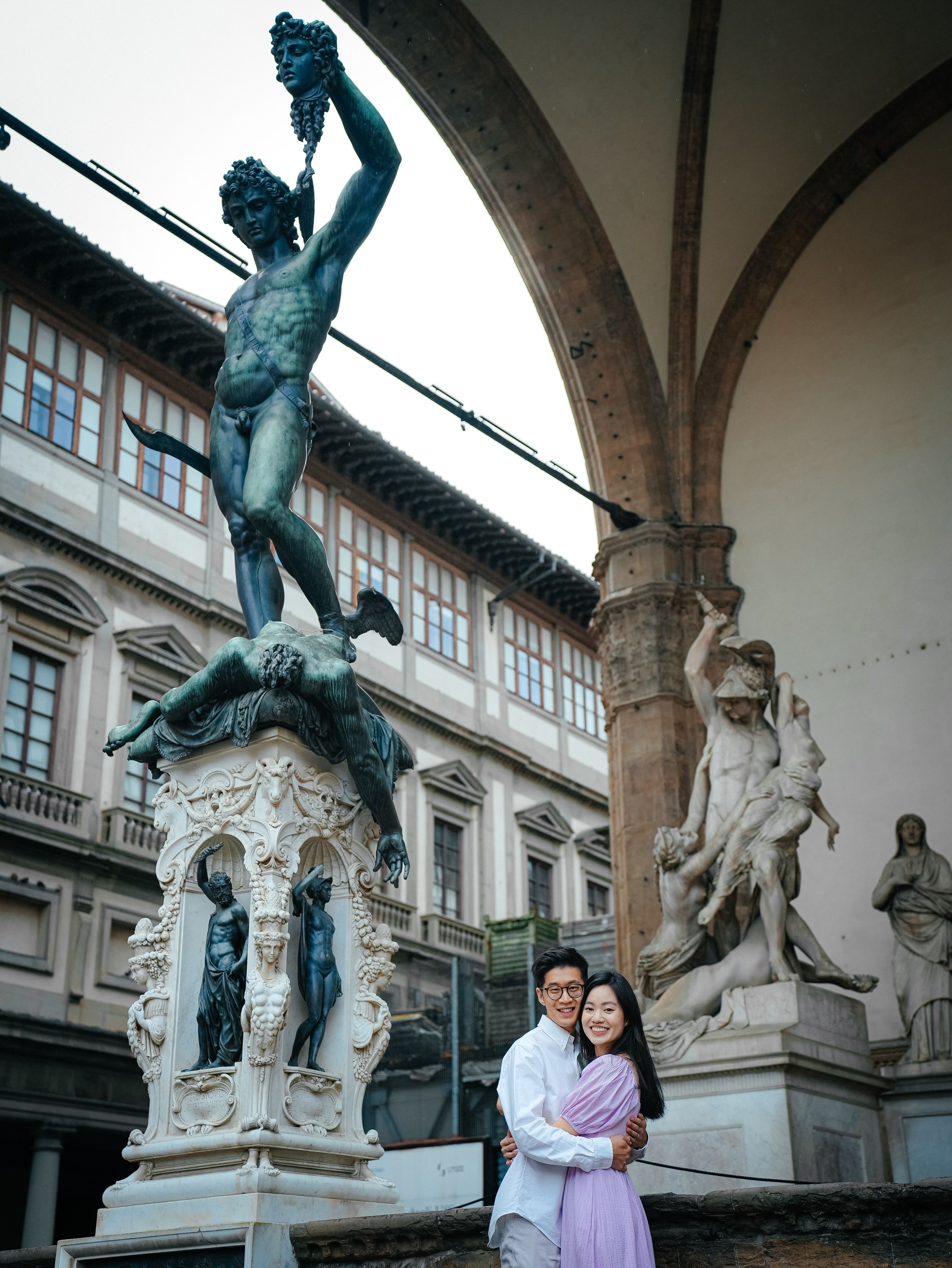 Classic Photoshoot Duomo & pz Michelangelo. Wedding Photographer in Italy