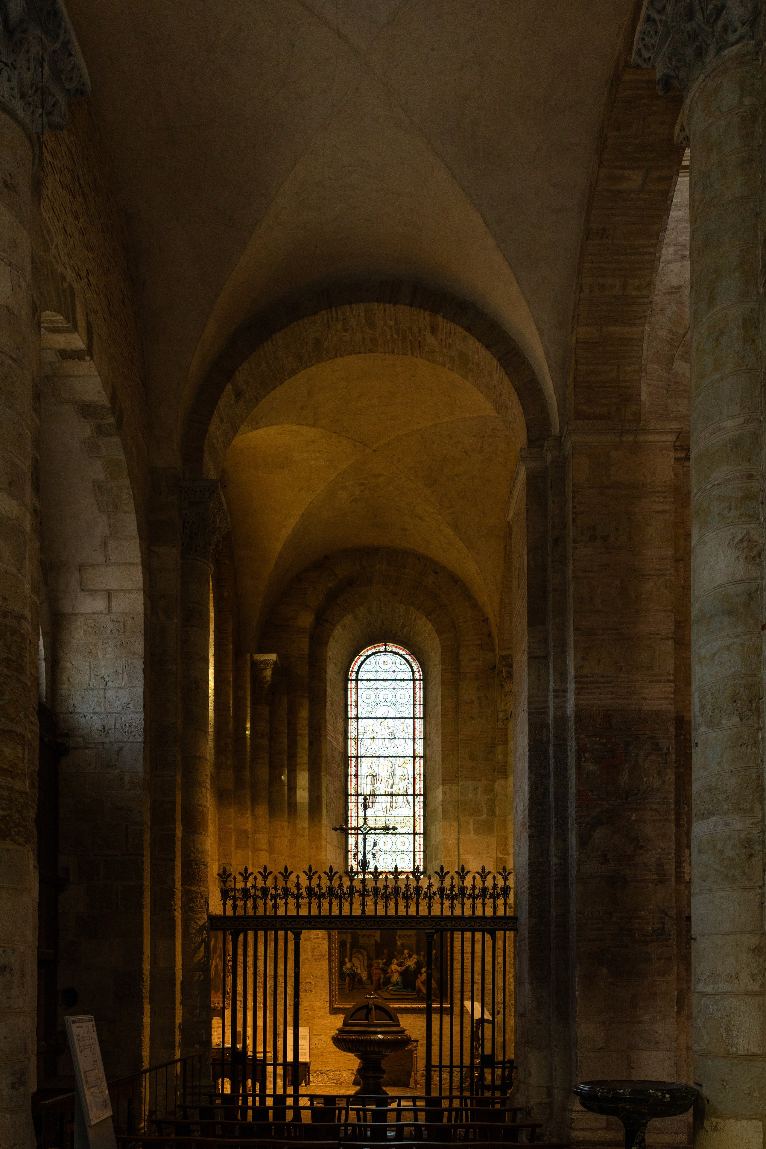 The Baptism of Diana in the Church of Saint-Sernin in Toulouse. Eugénie Smirnova — Photographe à Toulouse et dans le Sud-Ouest