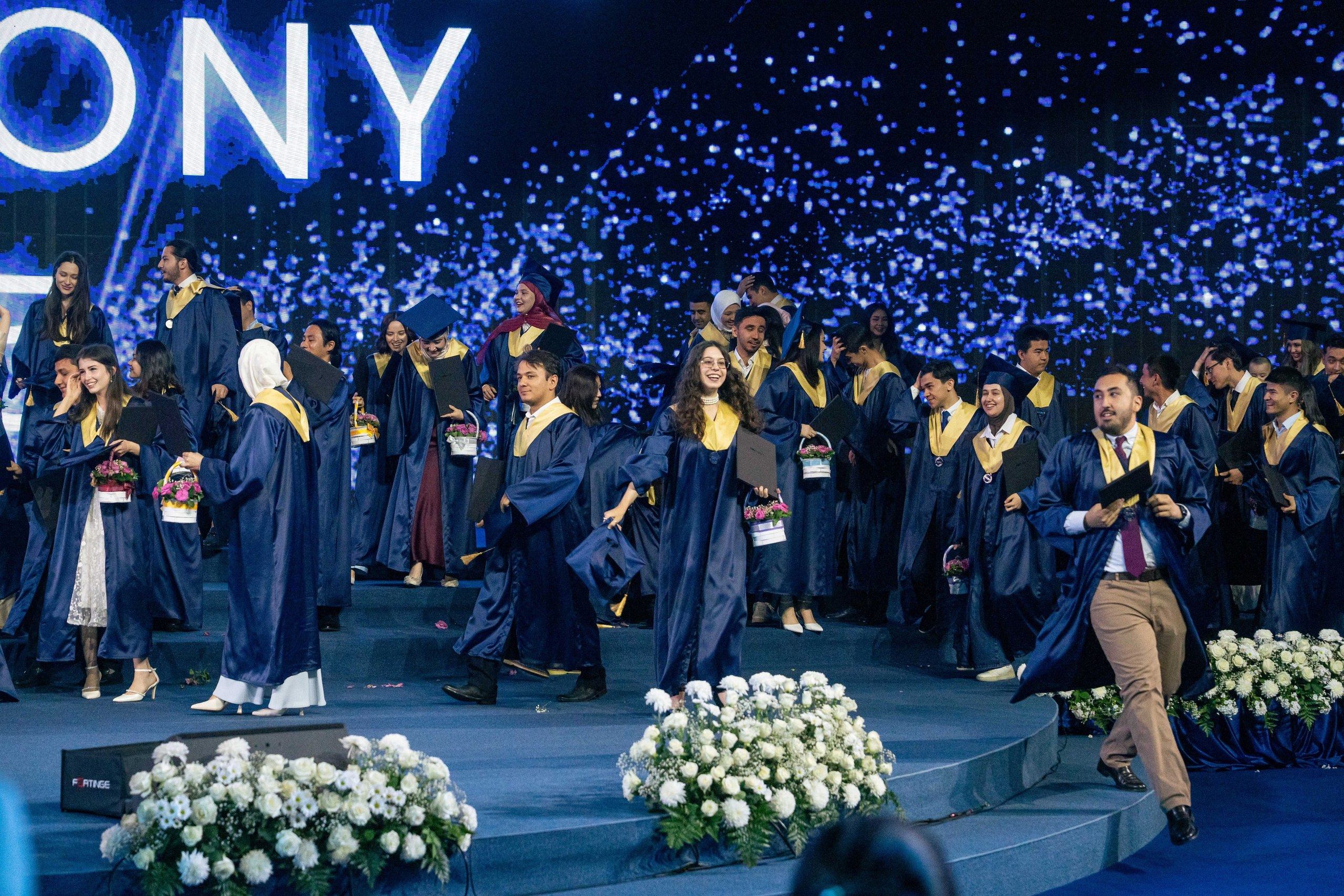 Как Central Asian University провёл одну из самых ярких выпускных церемоний. Георгий Намазов | Фотограф в Ташкенте