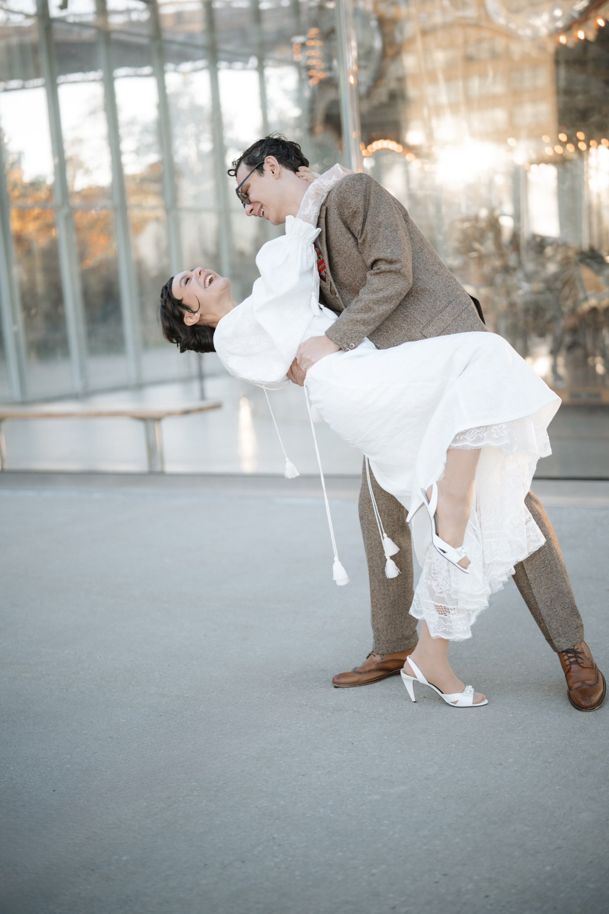 Wedding photo shoot in Dumbo, Brooklyn. Portrait and wedding photographer in New York