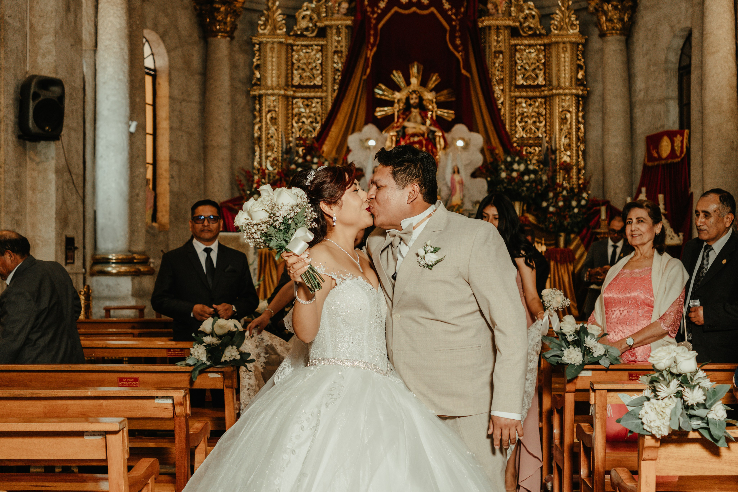 VANESSA + FRANKLIN BODA RELIGIOSA. Studio KVTA | Fotografía y Video de Bodas en Arequipa