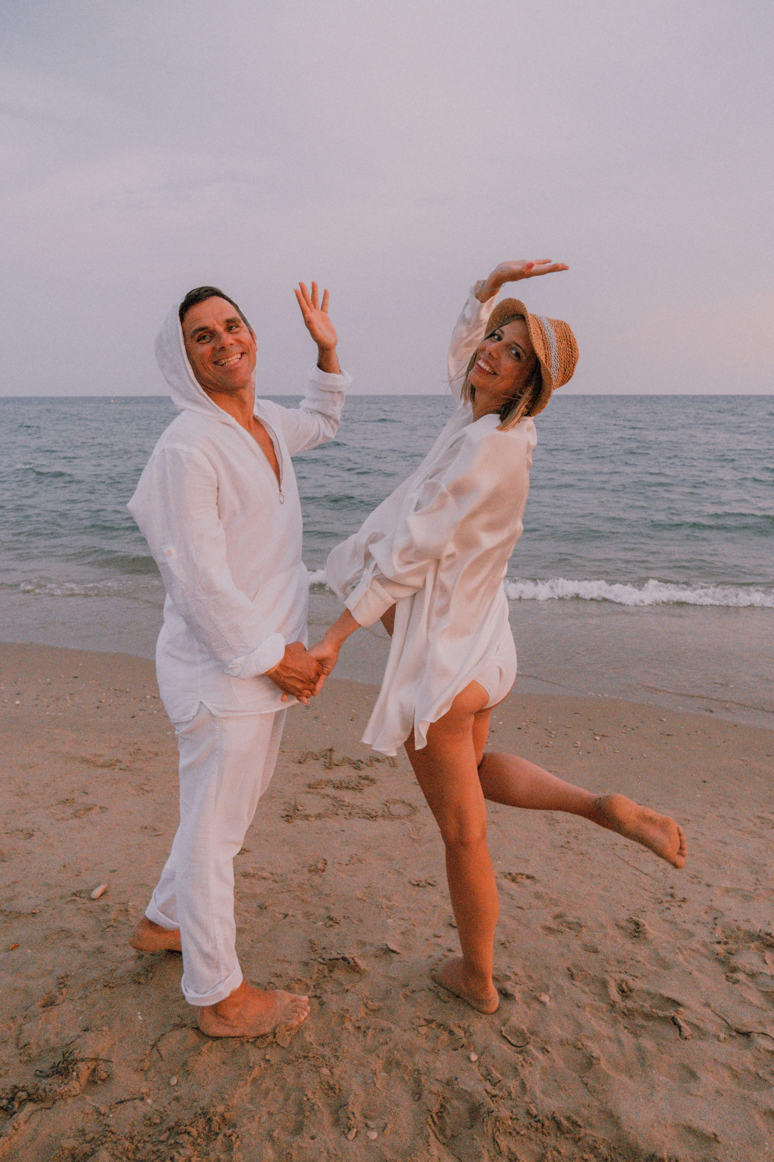 Sesión embarazo en la playa. Fotografía profesional en Calafell - Elena Medvedeva