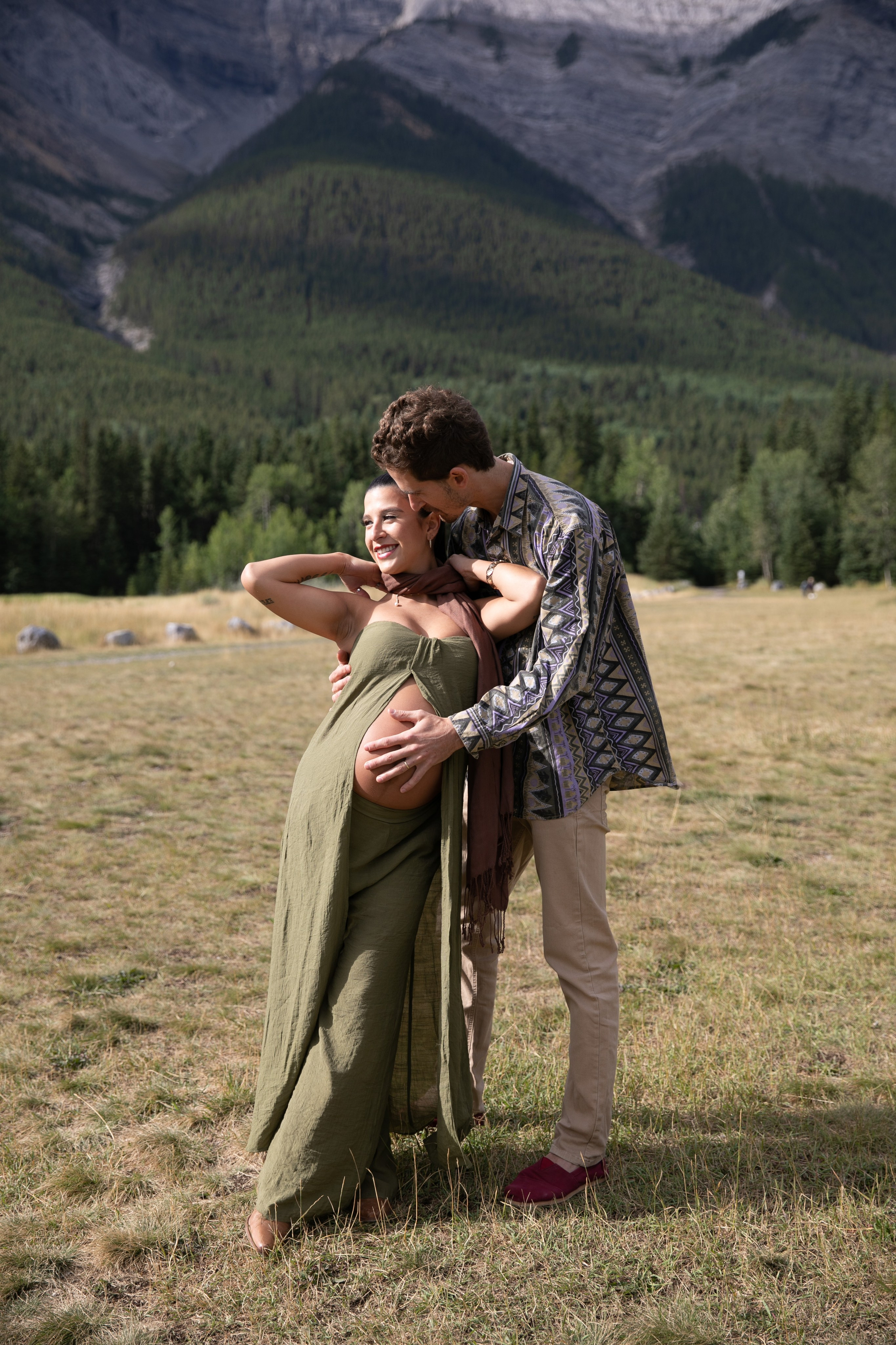 Maternity Photos — Canmore — Daniella. Fotografía accesible en Calgary