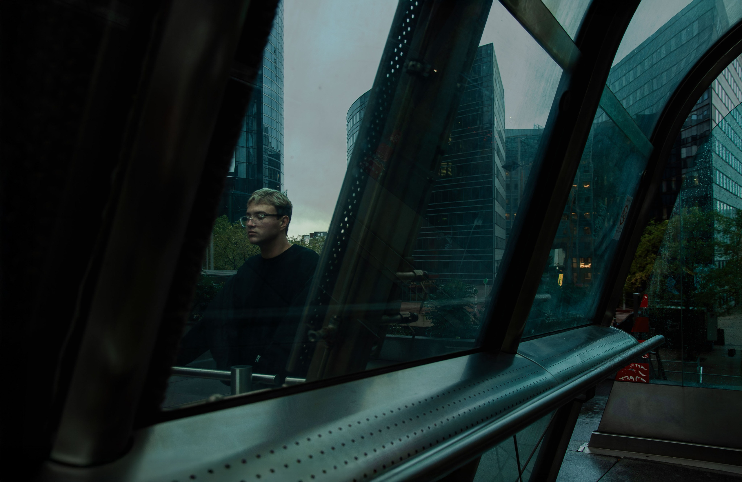 Мужская фотосессия в урбанистичном Париже. Фотограф в Париже Полина Осипова