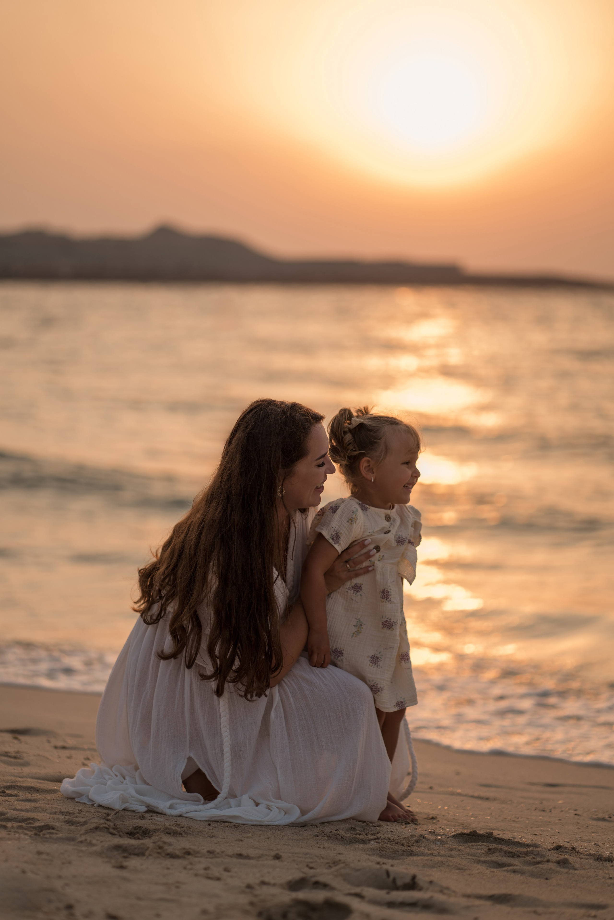 Golden hour, growing love. Angela Iakovleva — Family Photographer in Dubai