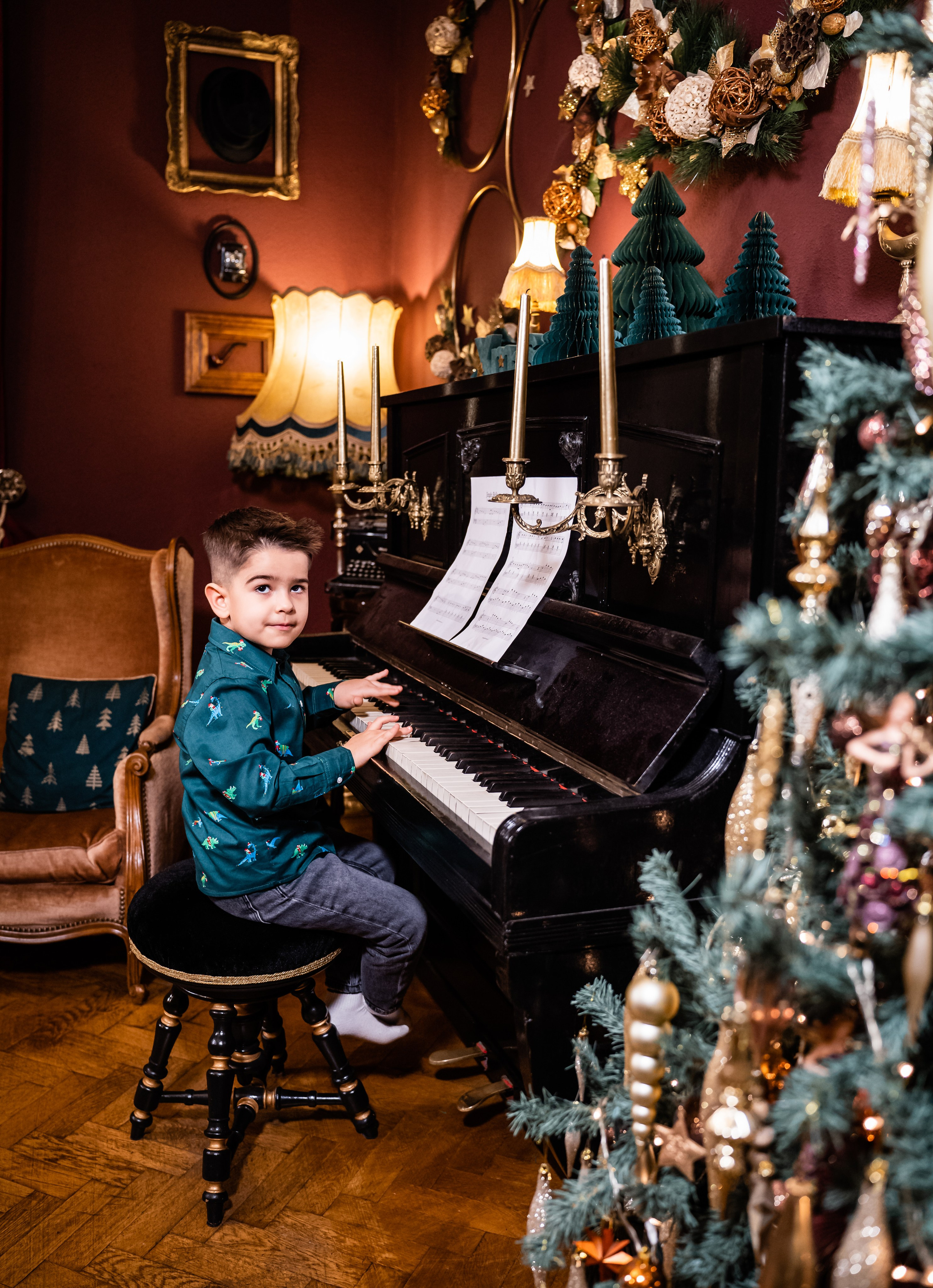 Matei and family. Acasă