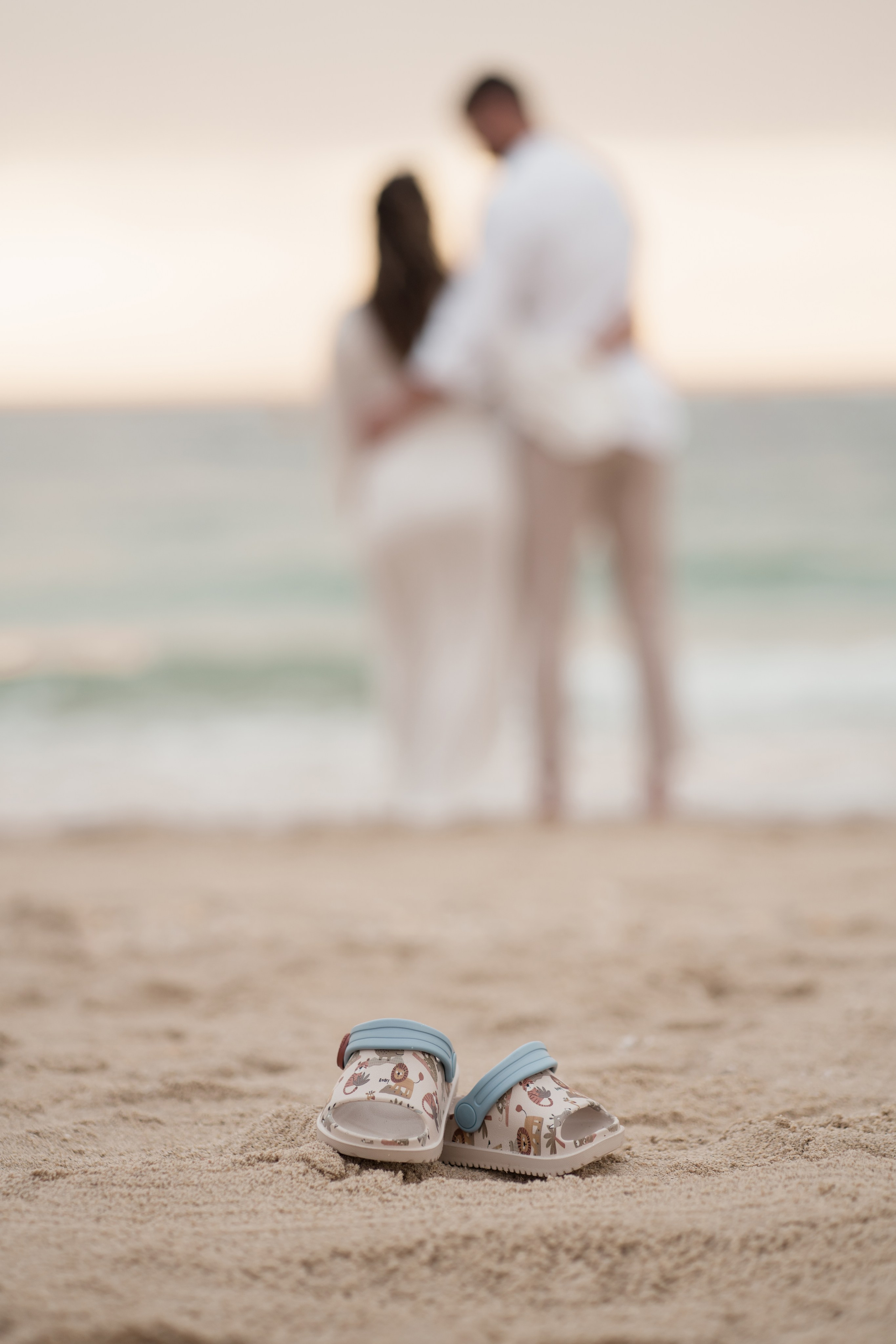 Wind, sand and new beginnings. Angela Iakovleva — Family Photographer in Dubai