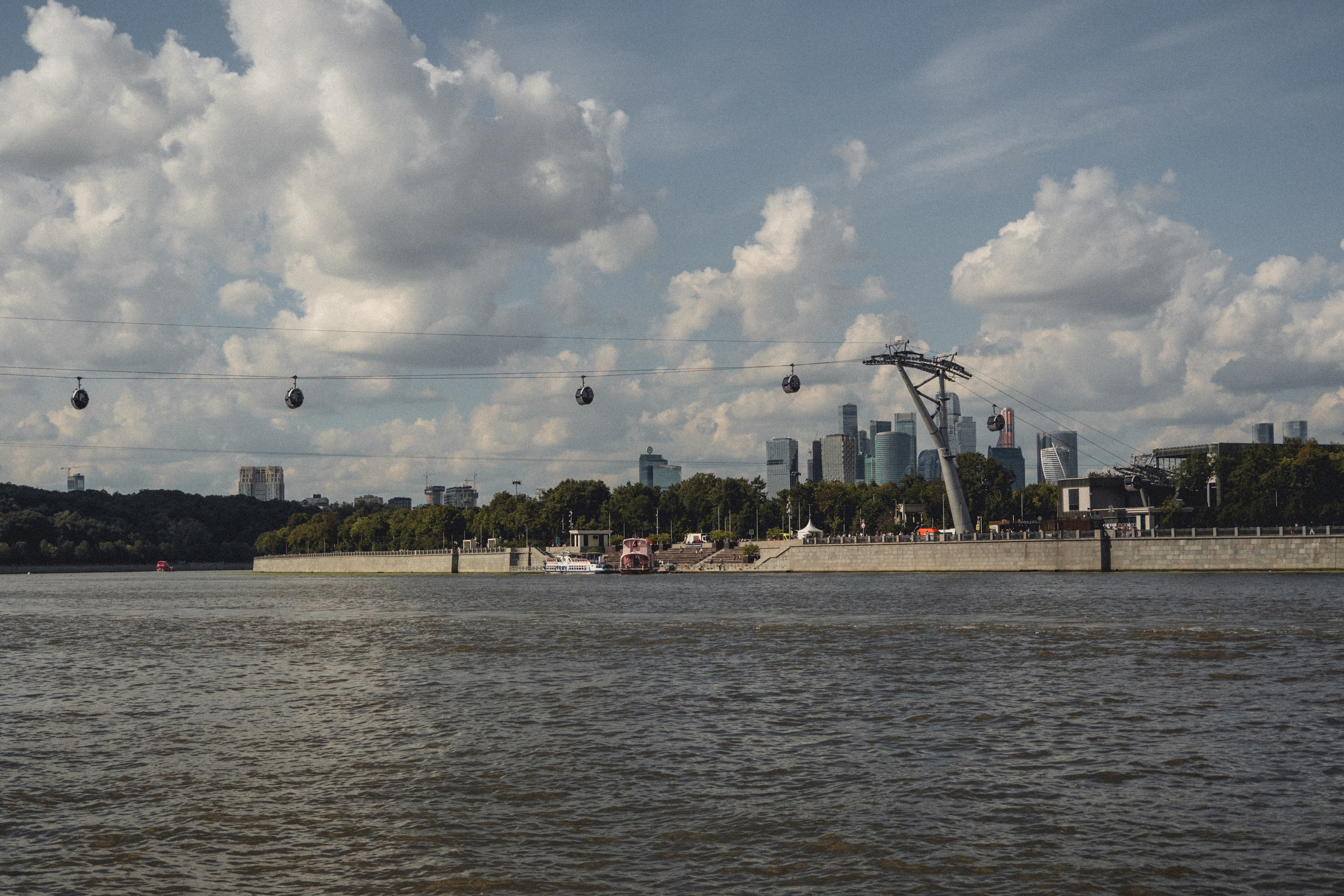 Воробьевы Горы. Photographe sur Cote d’Azur. Portraits de familles, couples, enfants, événements