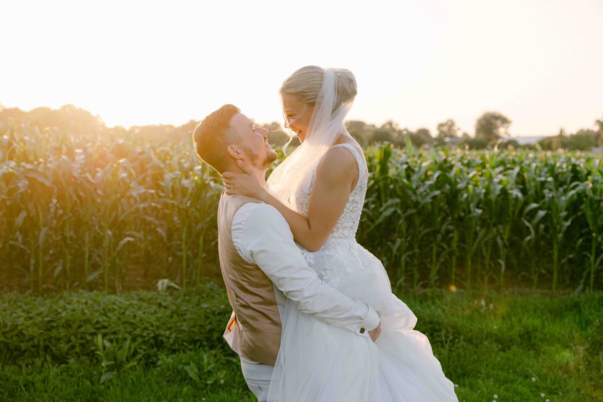 sonnenuntergang fotoshooting bei hochzeit im ak happiness 