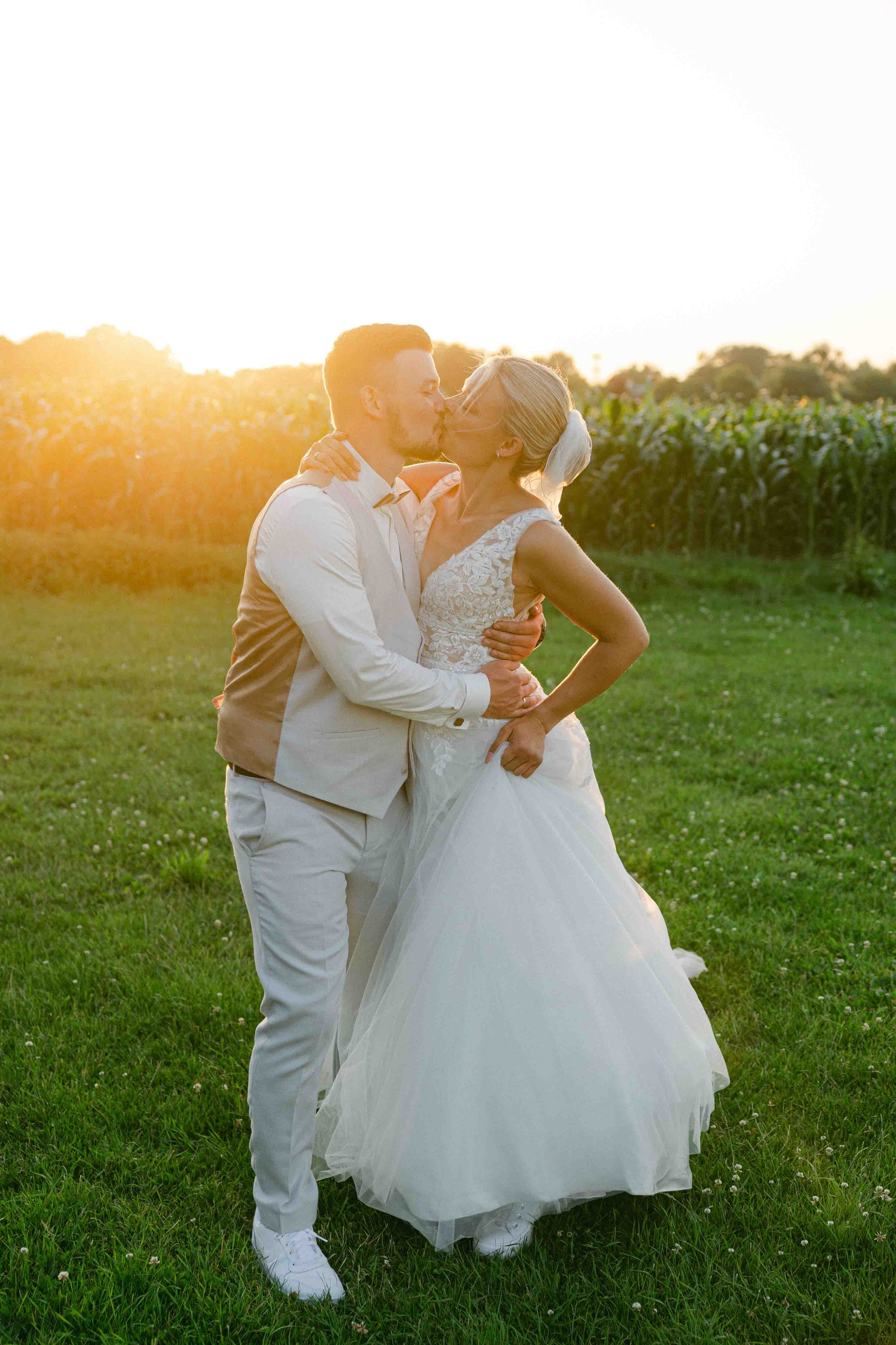 sonnenuntergang fotoshooting bei hochzeit im ak happiness 