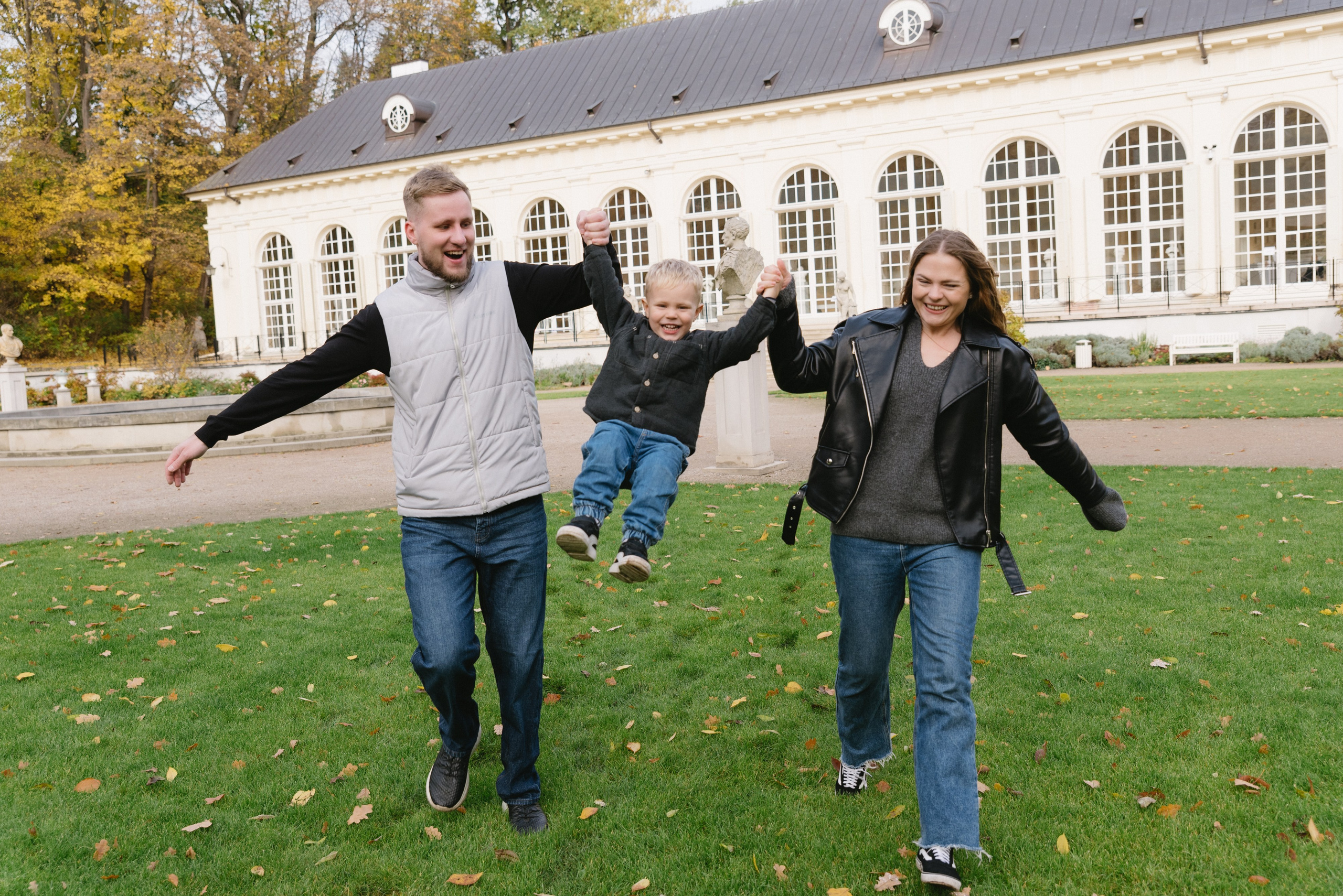 Sesja rodzinna Hanna, Vlad & Matvei. Eugene Save – Fotograf Ślubny i Rodzinny | Warszawa i Cała Polska