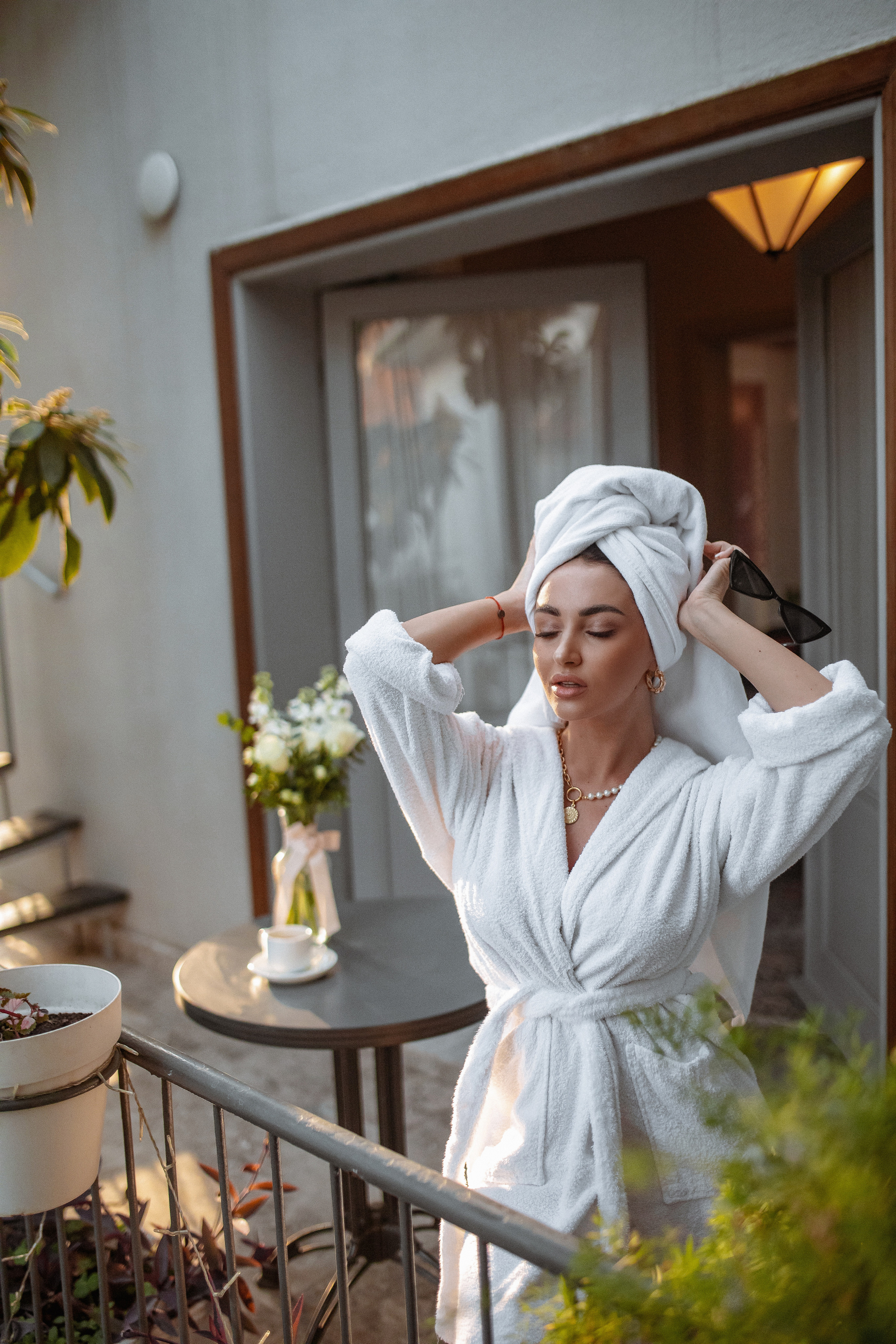 Фотосессия в старом городе Анталии. Фотограф в Анталии. Лучшая команда в Анталии. Фотосессии в Анталии под ключ. Отель в Калеичи. Старый город Анталья. Студийная и интерьерная Фотосессия в Анталье. Индивидуальная Фотосессия в Анталии Калеичи. Отели в Анталии. Отели рядом с Kaleiçi. delight Deluxe Hotel. Сборы в номере. Фотосессия в ванной. фото в ванне. Фото в номере.