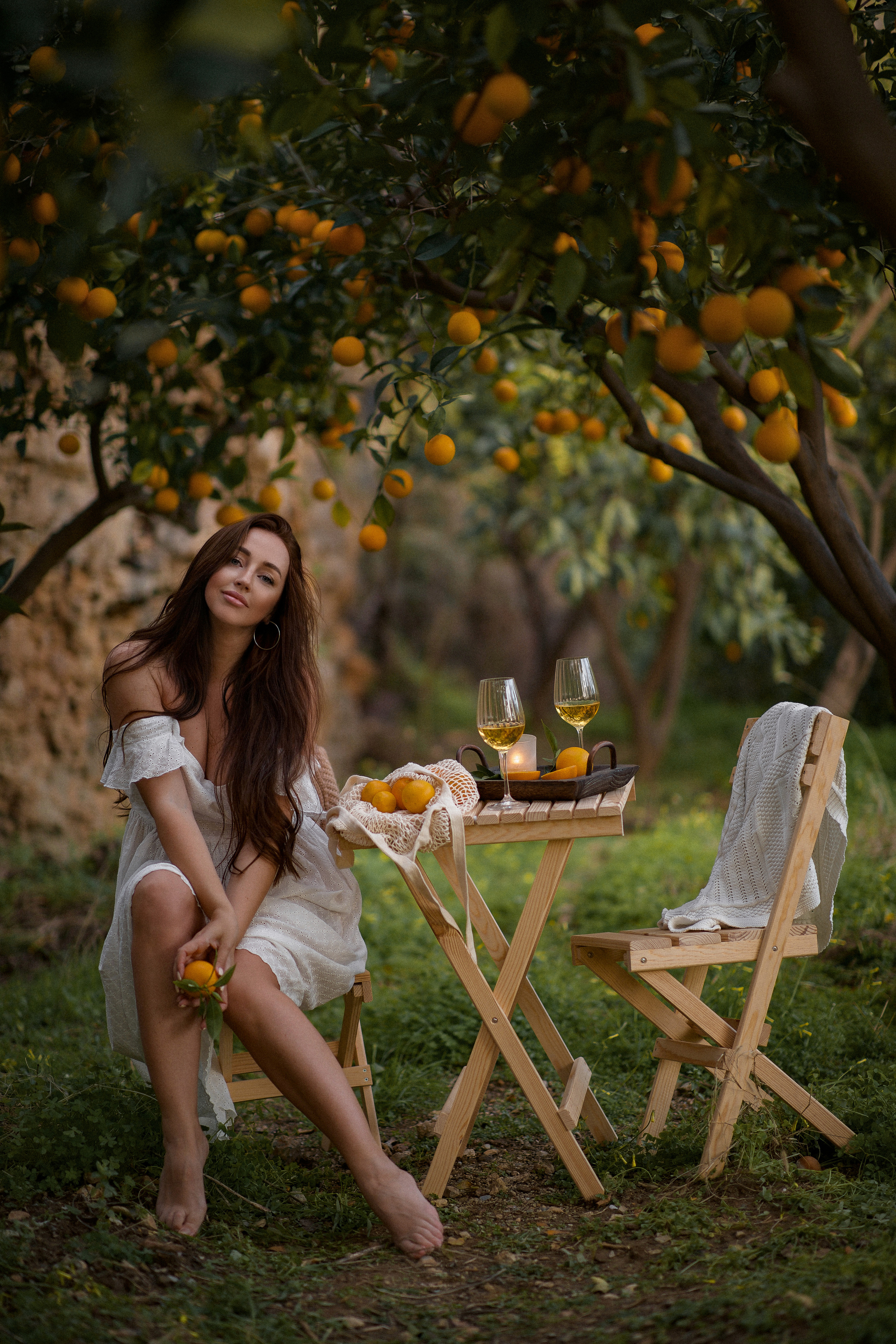 Пикник в апельсиновых садах. Апельсиновое дерево. Апельсиновые сады. Пикник на природе. Picnic. Фотосессия в апельсиновом саду. Цветение в Турции. Что цветет в Турции. Фотограф в Алании. Фотограф в Белек. Фотограф в Анталии. Фотограф в Турции. фотограф , Турция, Анталия, Белек, Сиде, Кемер, фотосессия, апельсиновый сад. Девушка в апельсиновом саду.