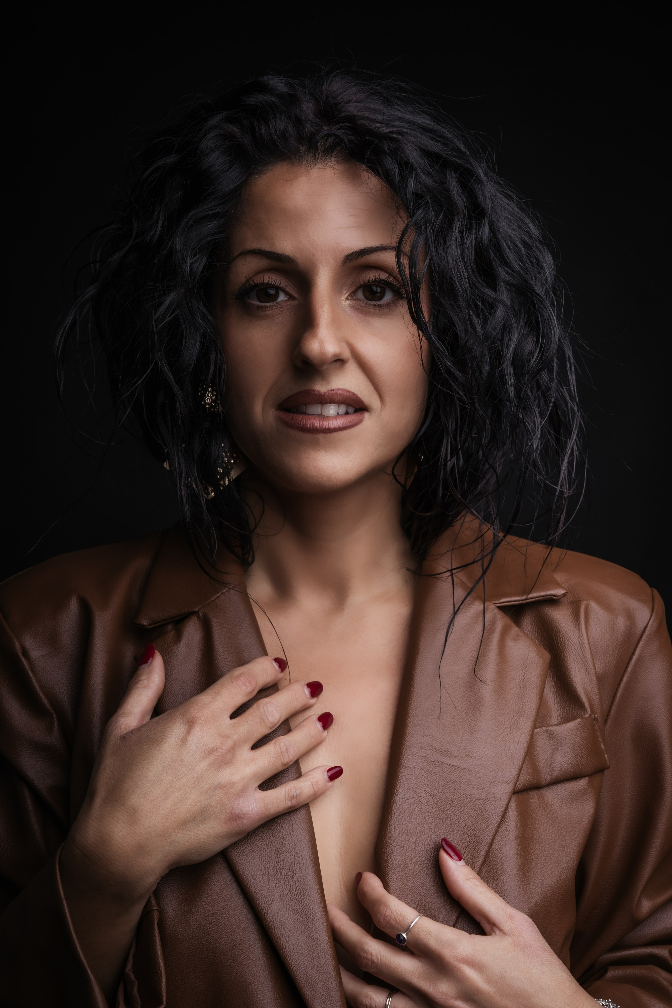 Ritratti Artistici | Esplorazione di Espressioni e Identità. Fotografa maternity, family e business a Pomezia e Roma – Simona Henkel