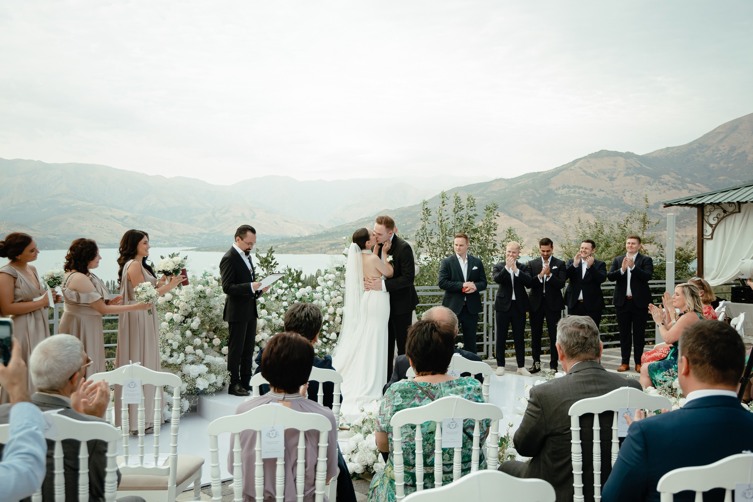 Thomas & Suyumbika. Главная