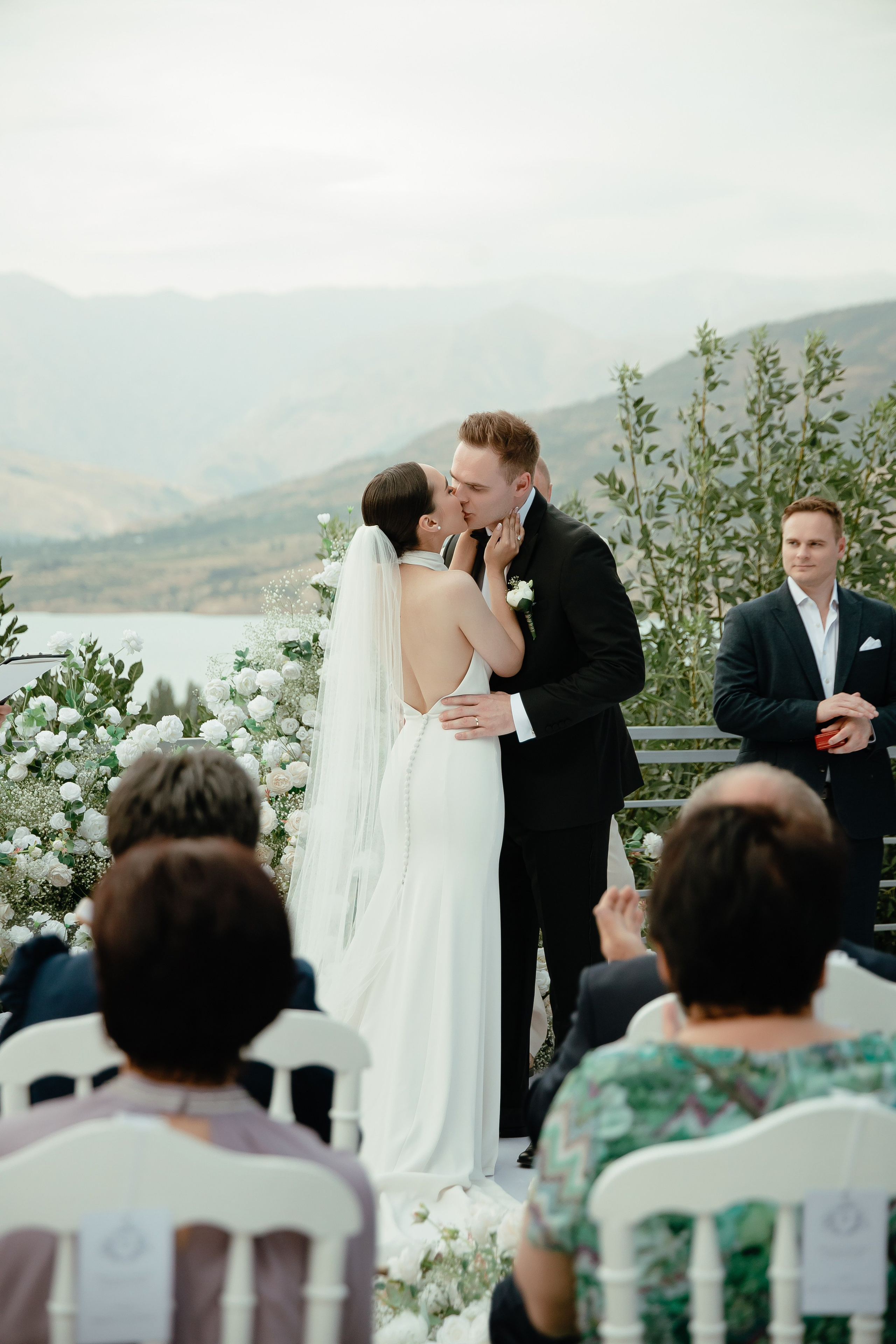 Thomas & Suyumbika. Главная